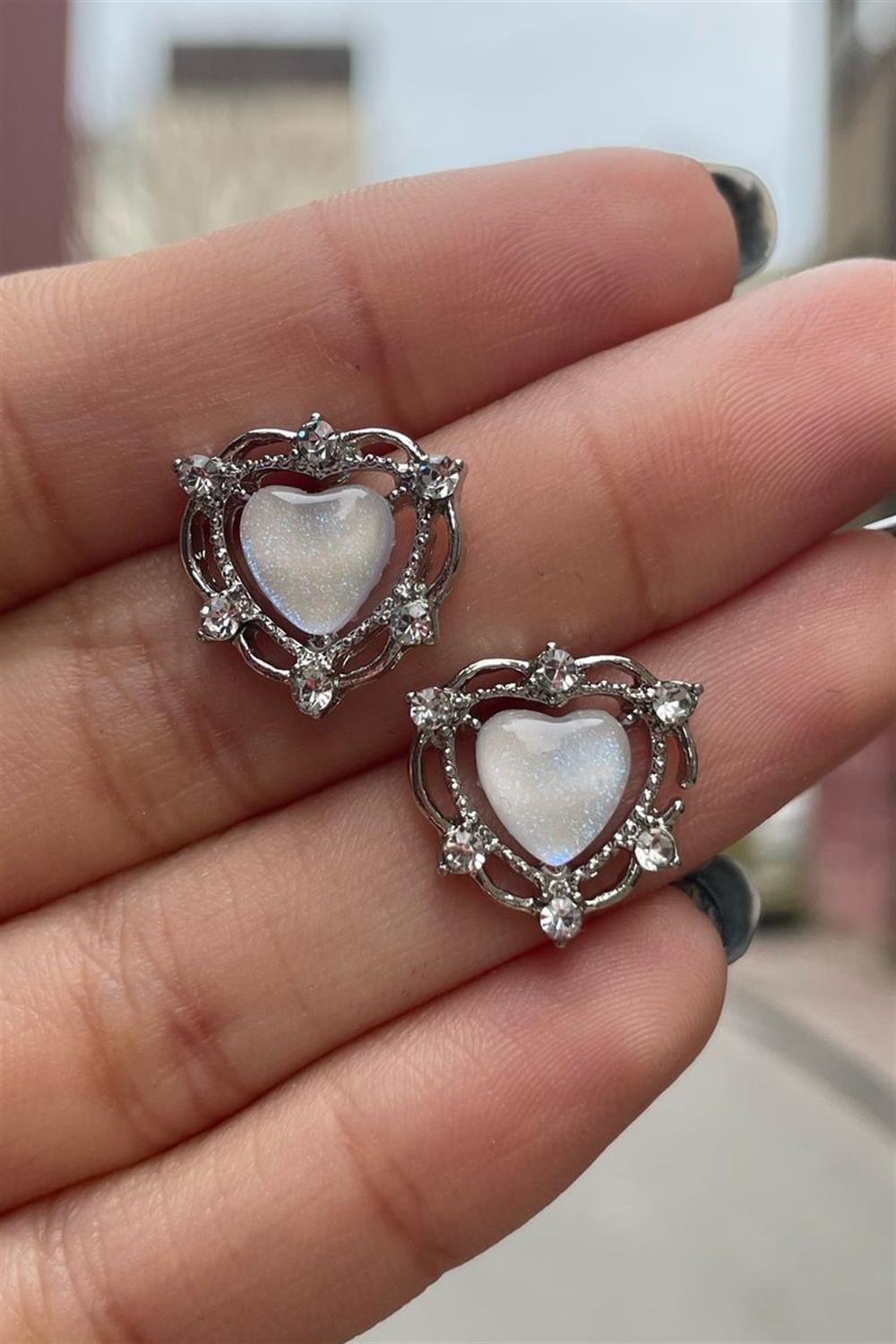 Beyaz Kristal Lolita Style Taşlı Çerçeveli Kalp Küpe