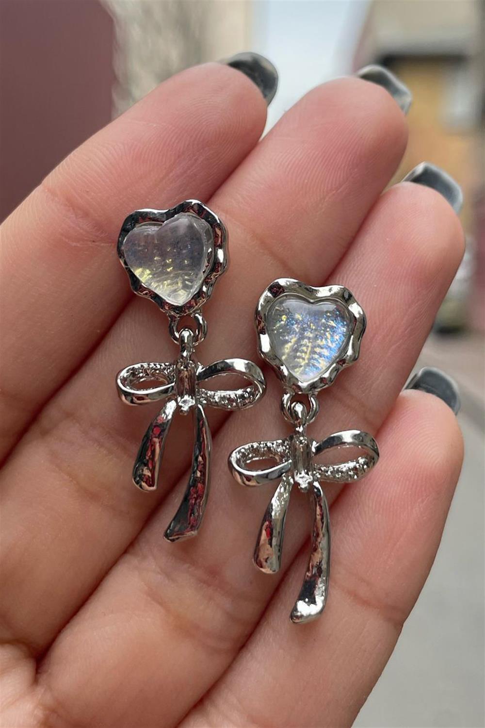 Kristal Lolita Style Beyaz Kalp Fiyonk Detaylı Küpe