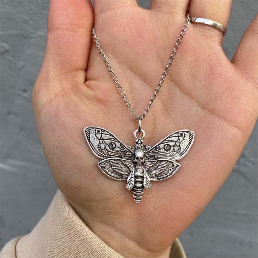 Skull Moth Kolye 