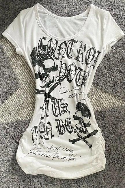 Beyaz Gothic Skulls Control Geniş Yaka Kısa Kollu Crop