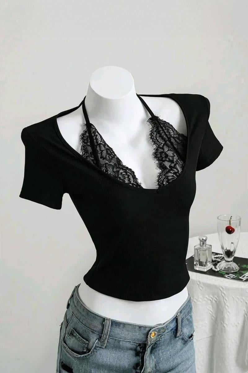 Siyah Bağlamalı Dantelli Ekli Kısa Kollu Crop