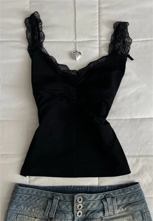 Siyah Dantel Detaylı Fiyonklu Coquette Y2K Askılı Crop