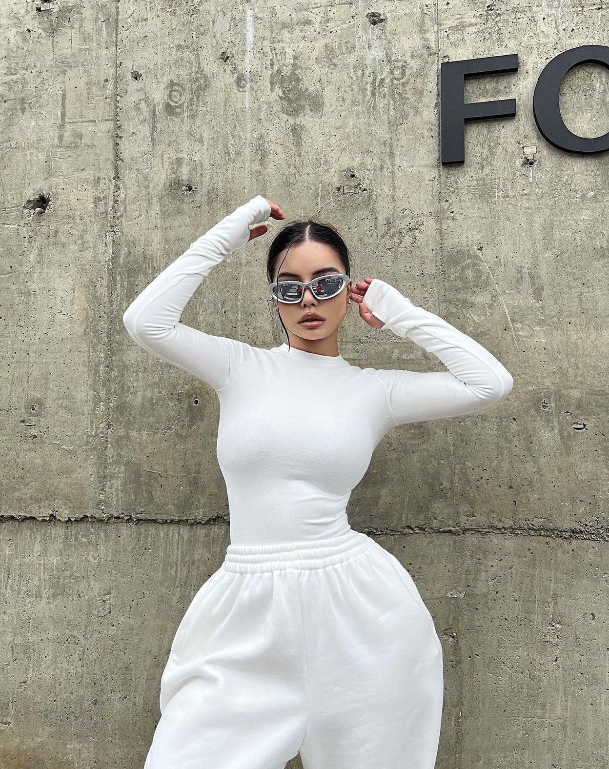 Beyaz Parmak Geçirmeli Body Suit
