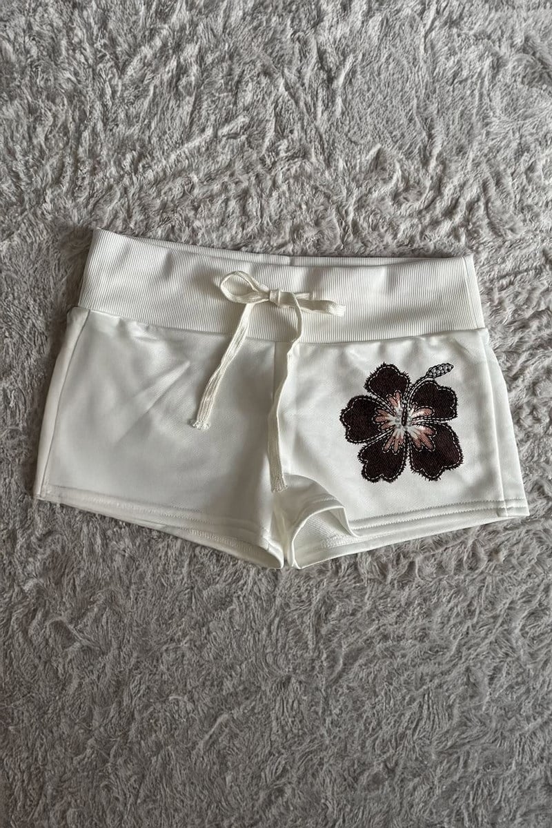 Beyaz Siyah Hibiskus Çiçeği İpli Y2K Mini Şort