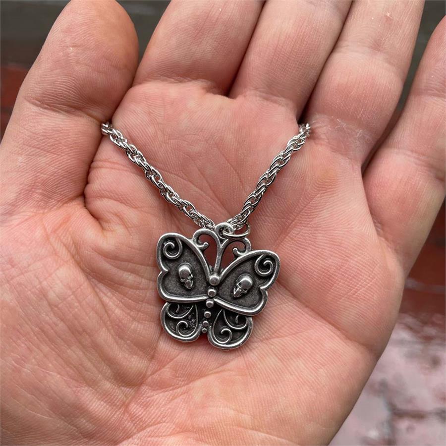 Deathly Butterfly Zincirli Kolye 