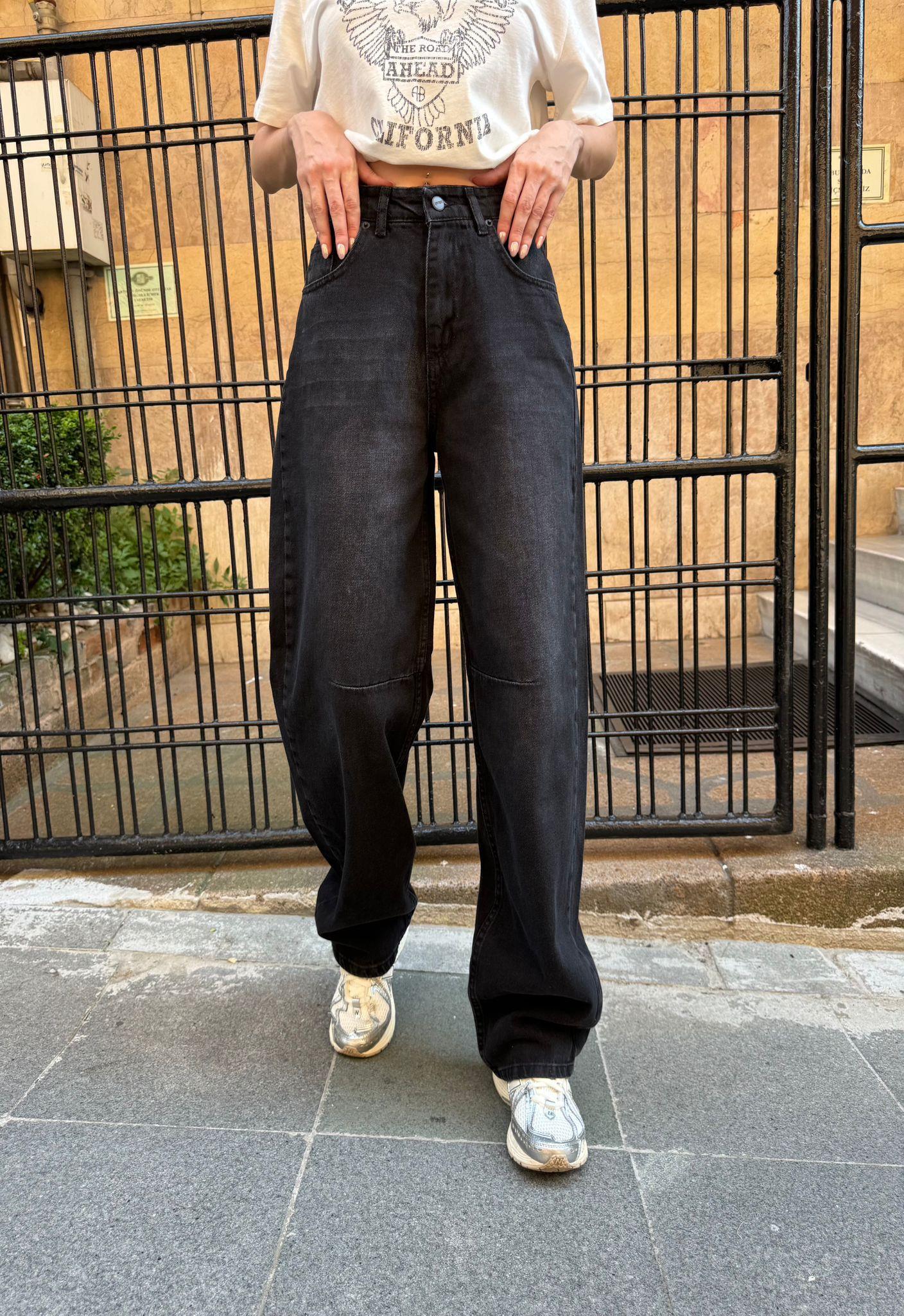 Siyah Bel Toka Detaylı Baggy Pantolon