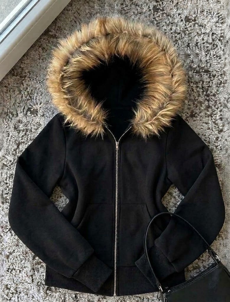 Siyah Kürklü Kapüşonlu 3 İplik Hırka