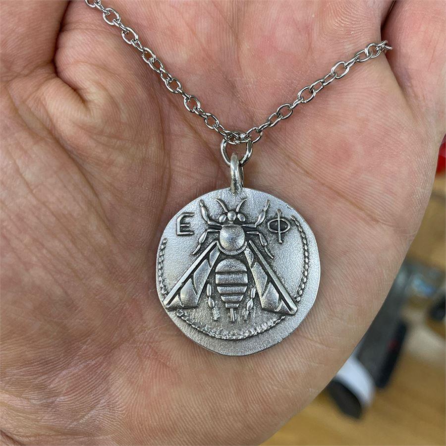 Vintage Wasp Madalyon Kolye