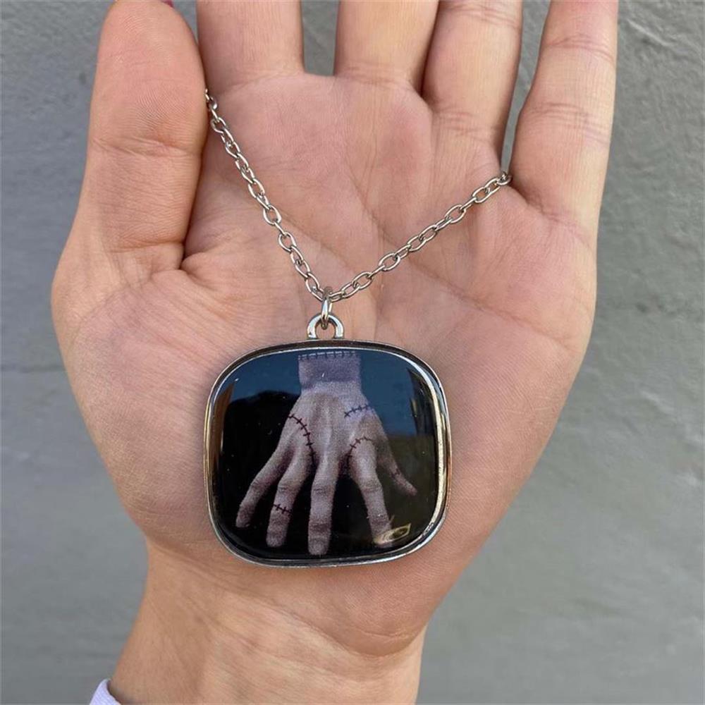Wednesday - The Thing Hand Resimli Kolye