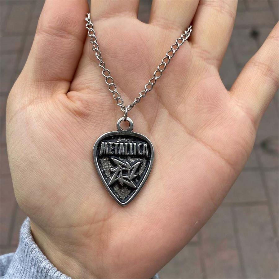 Zincirli Metallica Pena Kolye 