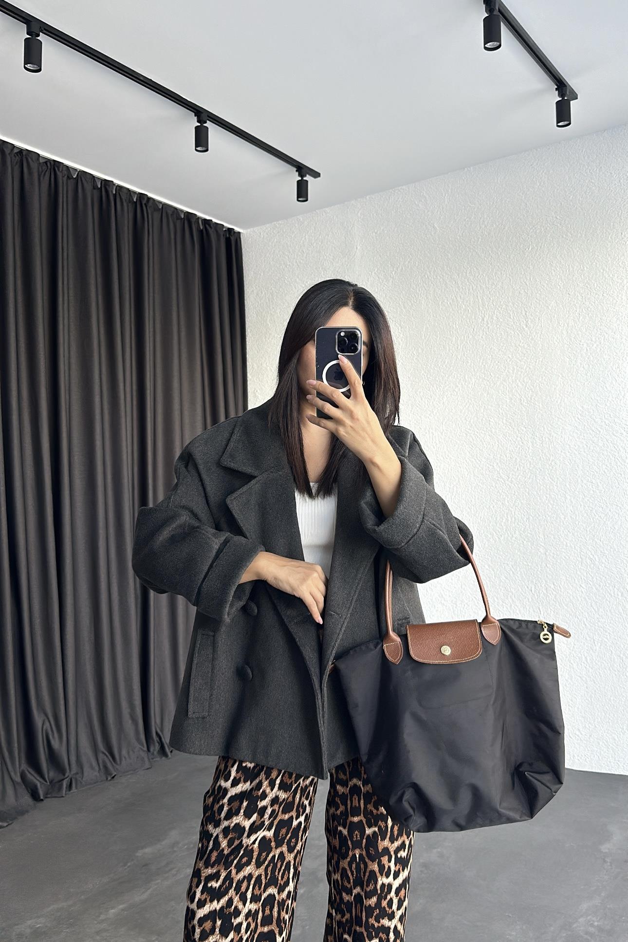 Antrasit Renk Astarlı İthal Yün Tuşeli Kısa Kaban