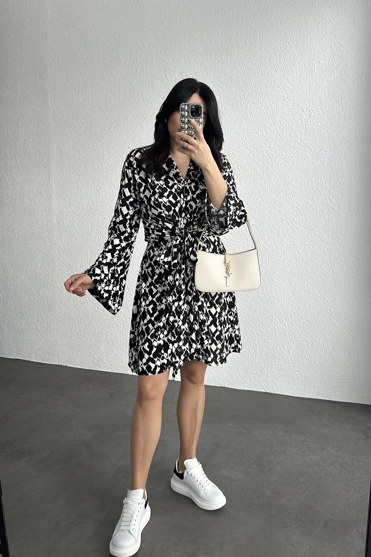 Arkası Lastikli Bağlama Detay Siyah Geometrik Desen Elbise