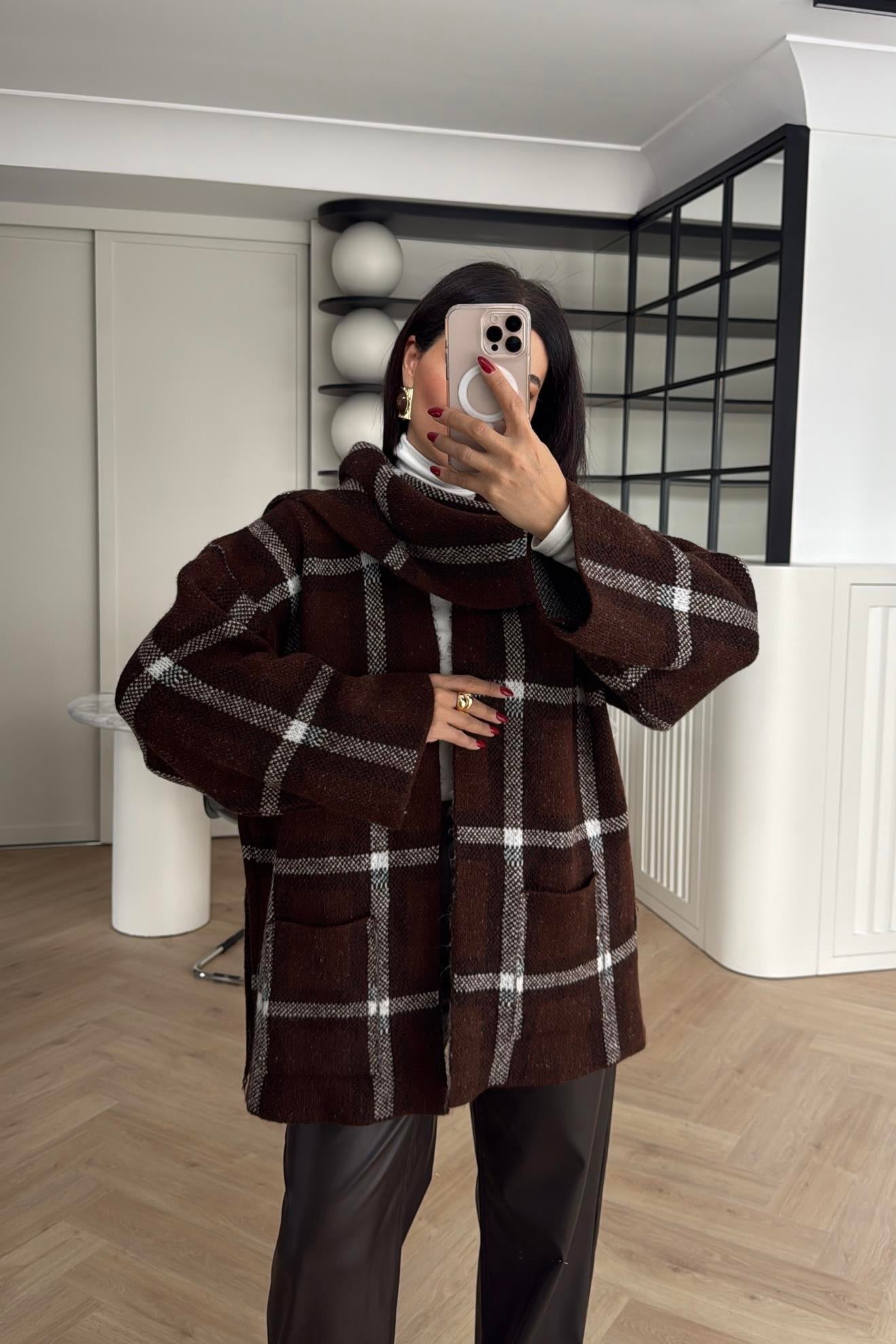 ATKI DETAYLI TRİKO HIRKA KAHVE 