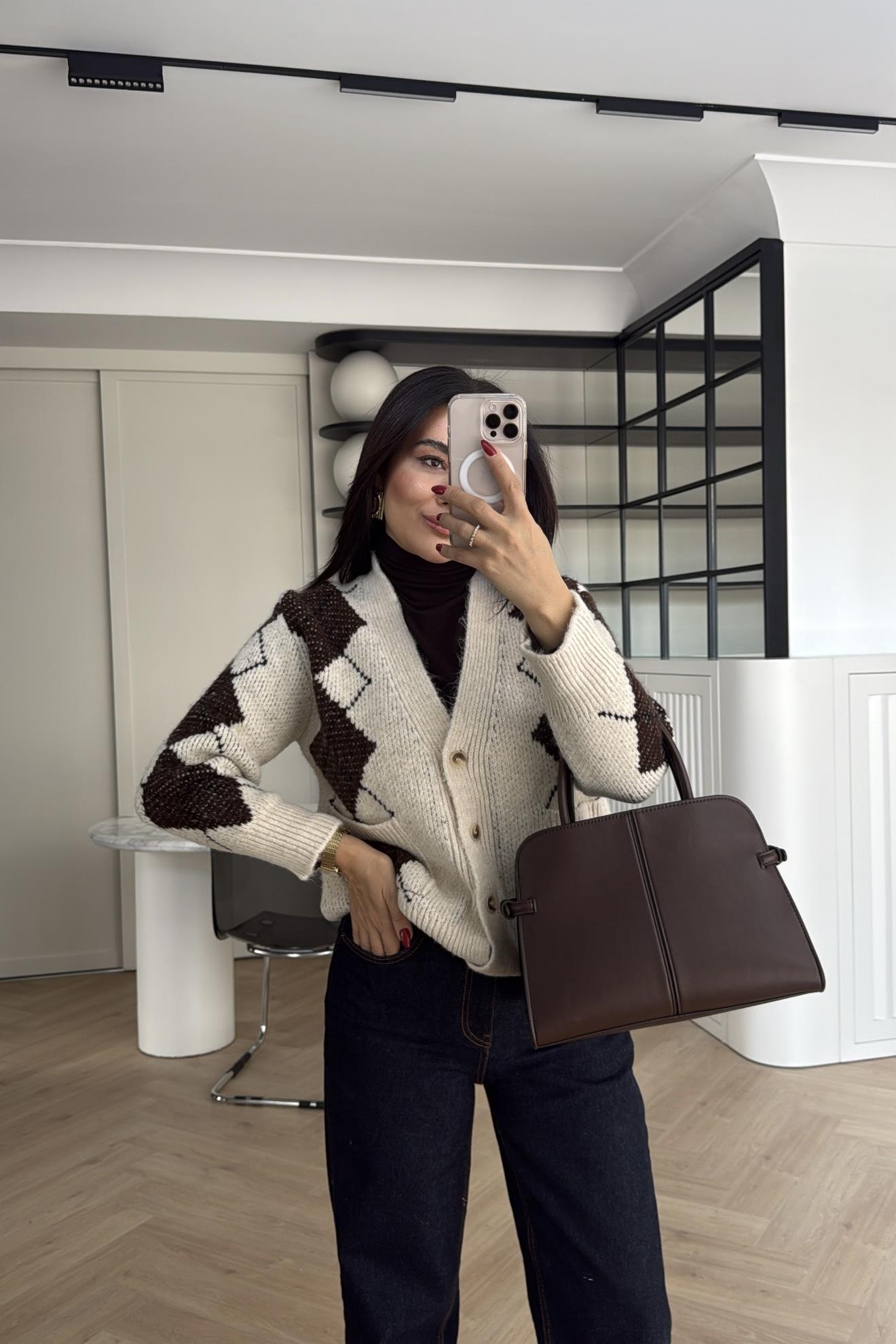 BAKLAVA DESENLİ DÜĞMELİ HIRKA