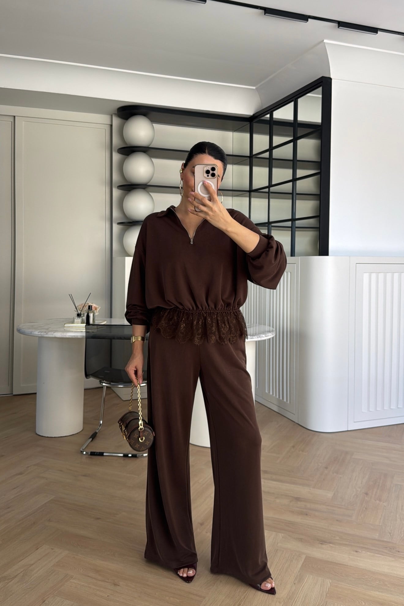BELİ DANTEL DETAYLI TENSEL TAKIM KAHVE 