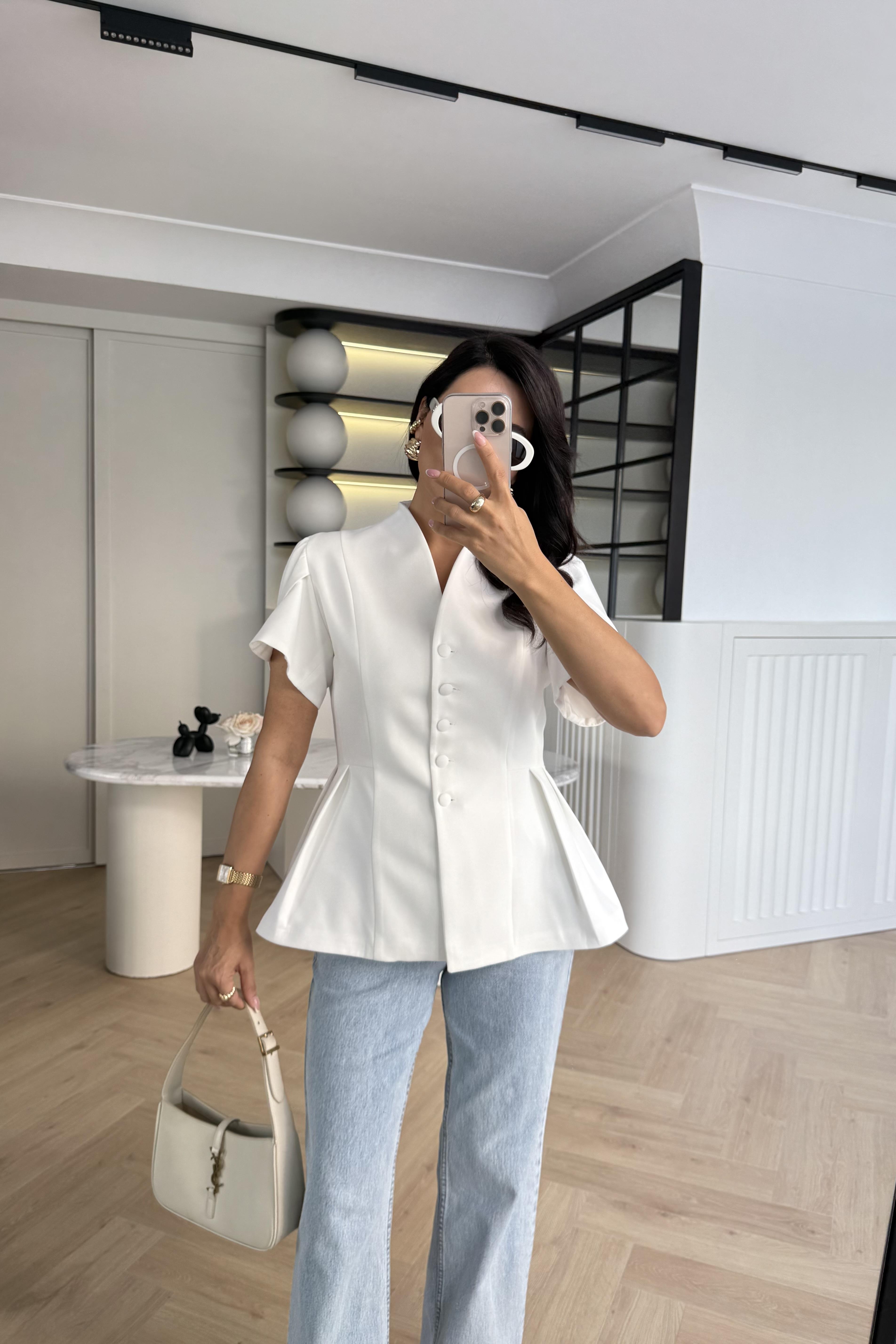 BEYAZ DOUBLE KUMAŞ ÖNDEN DÜĞMELİ PİNTEREST MODEL CEKET