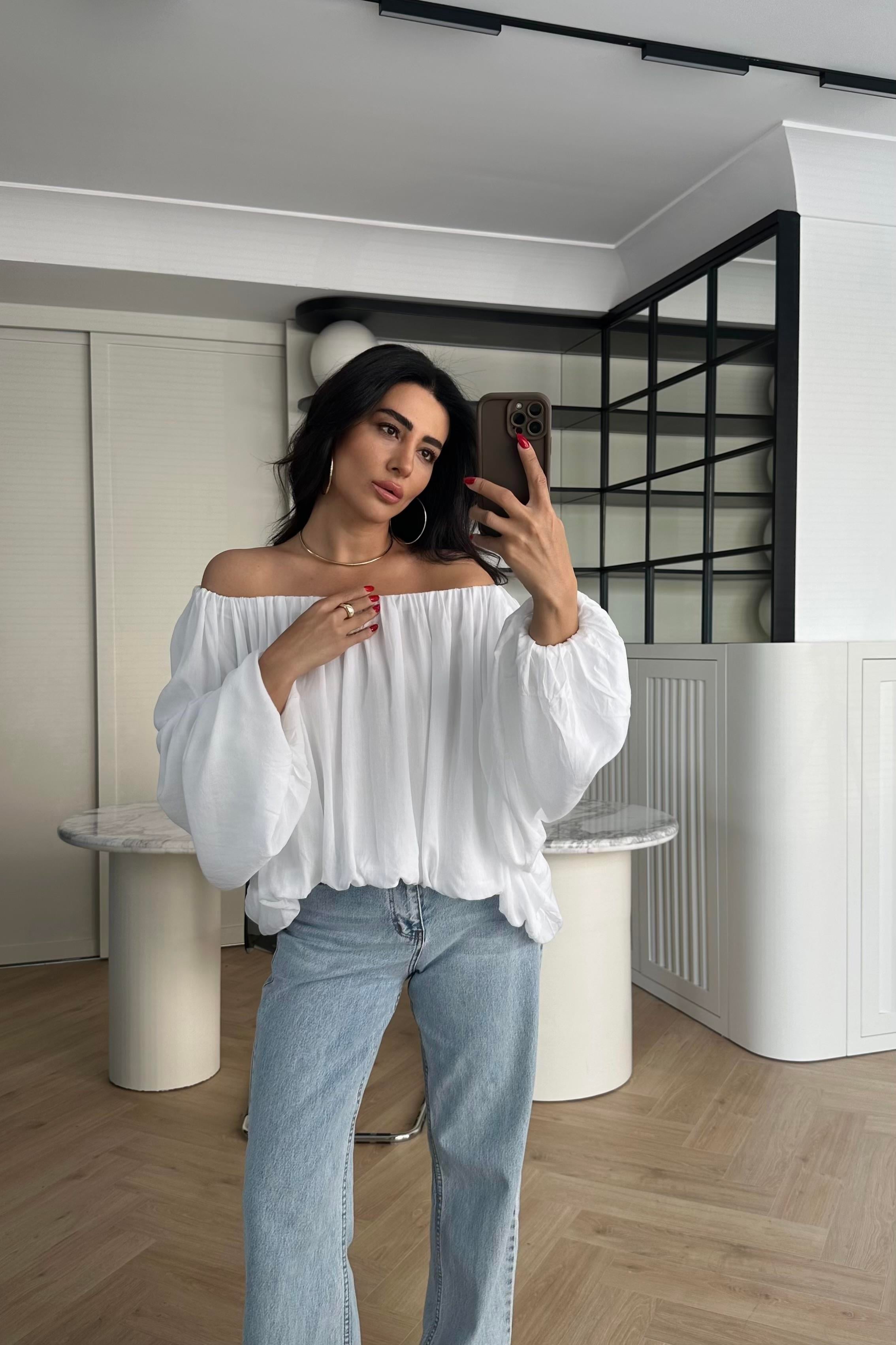 Beyaz Pamuklu Kumaş Omuz Detay Bluz