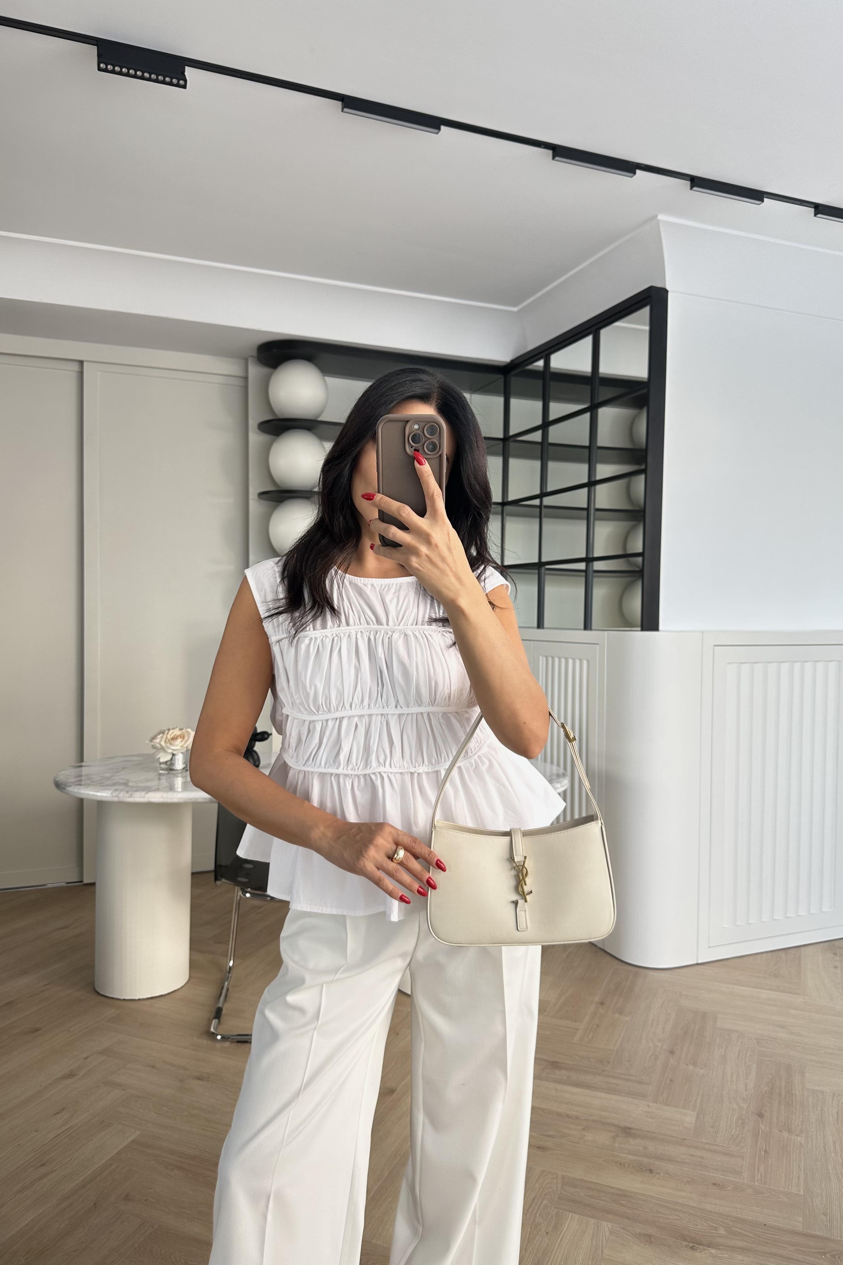 Beyaz Poplin Kumaş Büzgülü Bluz 