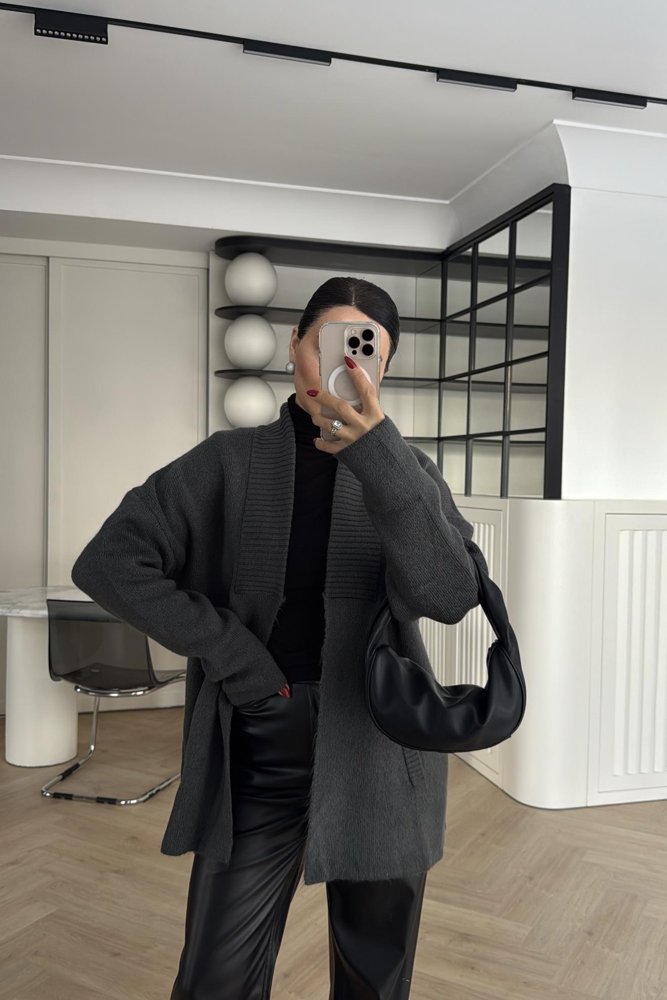 CEPLİ KISA TRİKO HIRKA KOYU FÜME