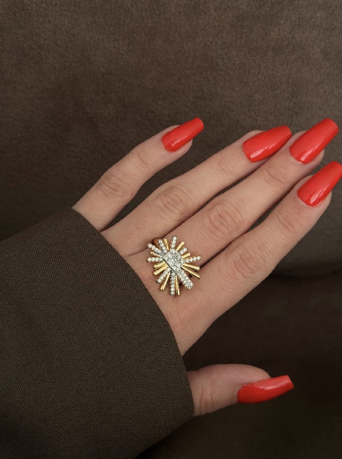 ÇİÇEK TASARIMLI TAŞLI YÜZÜK 