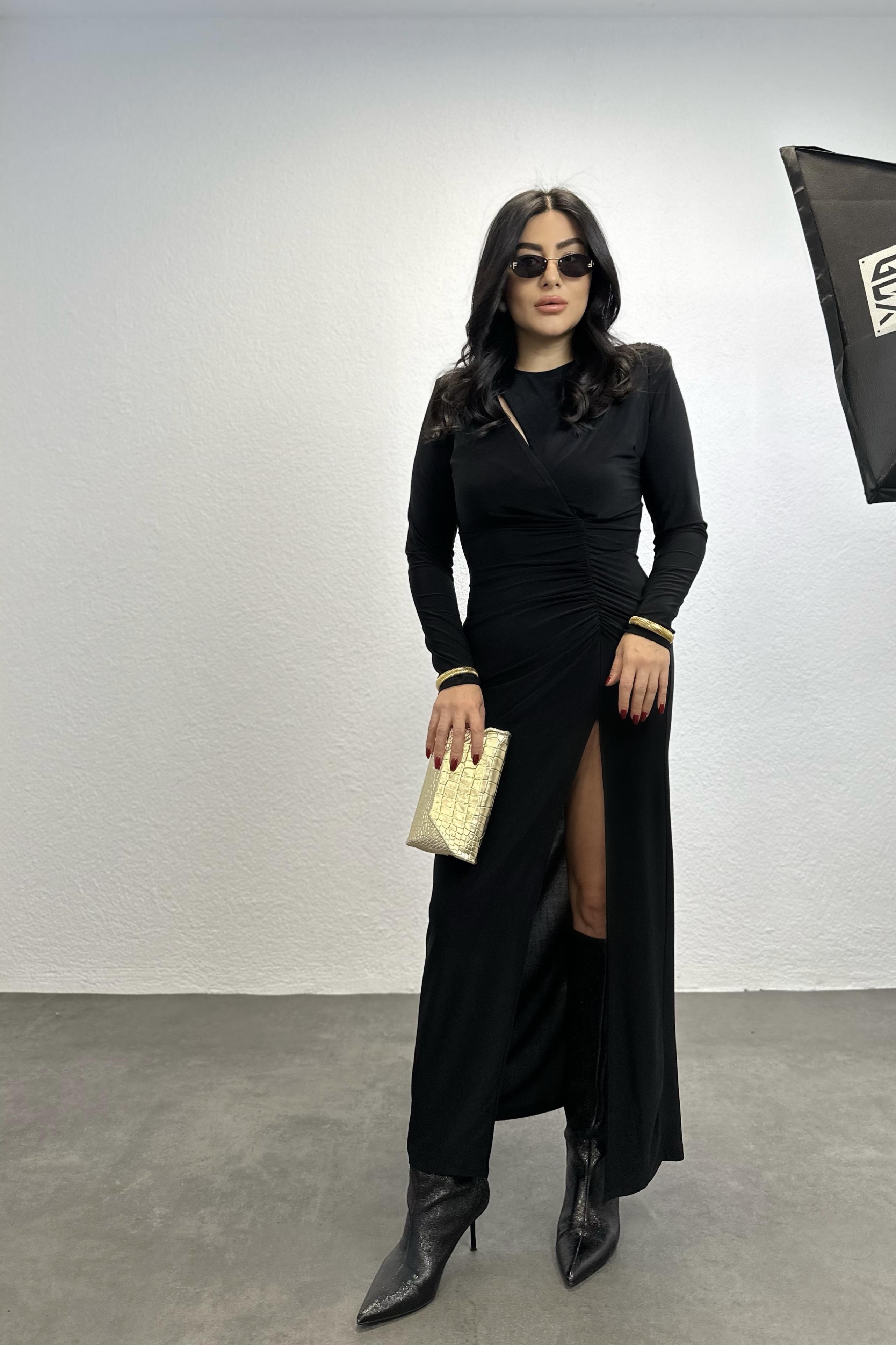 Dekolteli Omzu Vatkalı Likralı Elbise 