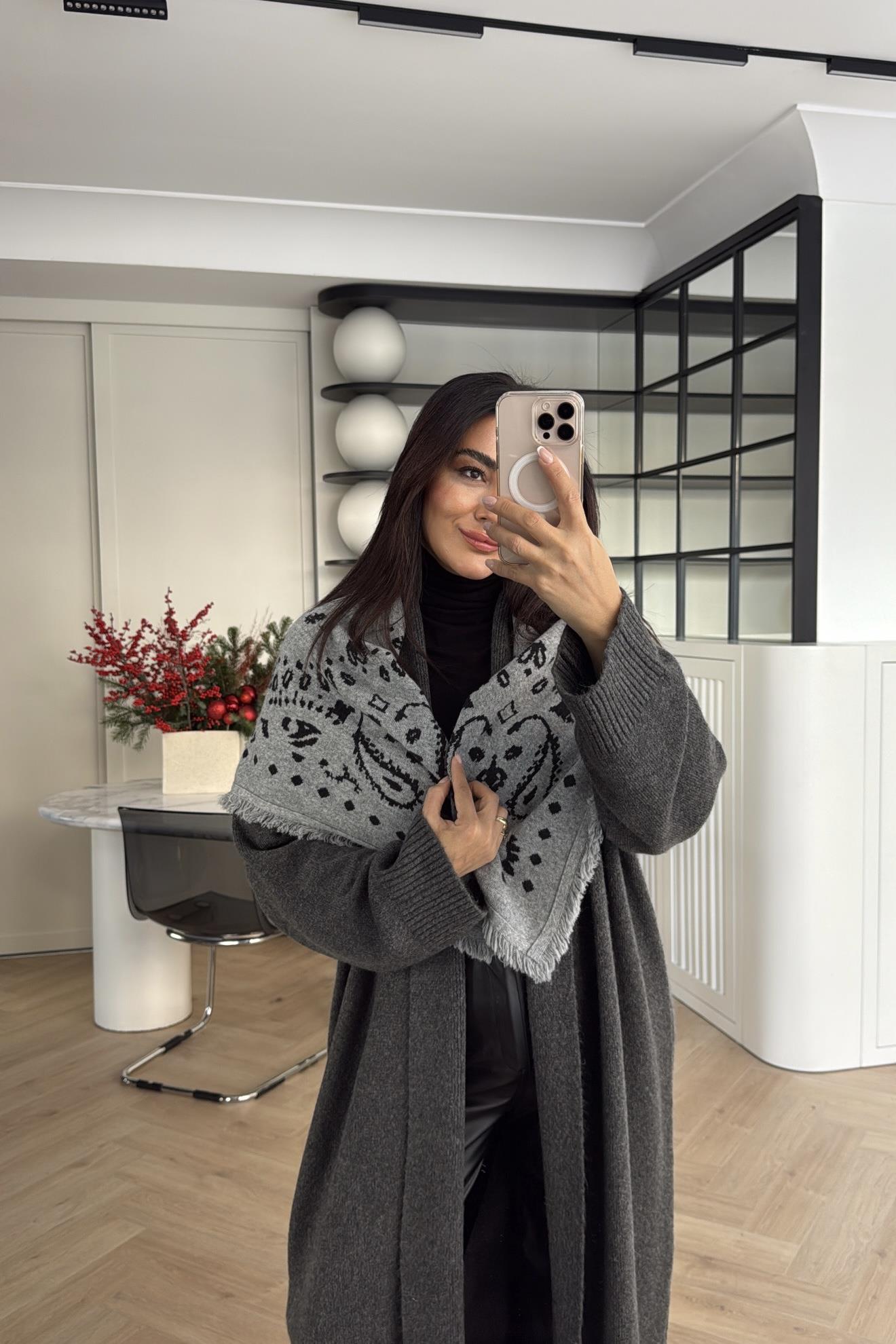 DESENLİ PÜSKÜLLÜ TRİKO ŞAL GRİ-SİYAH