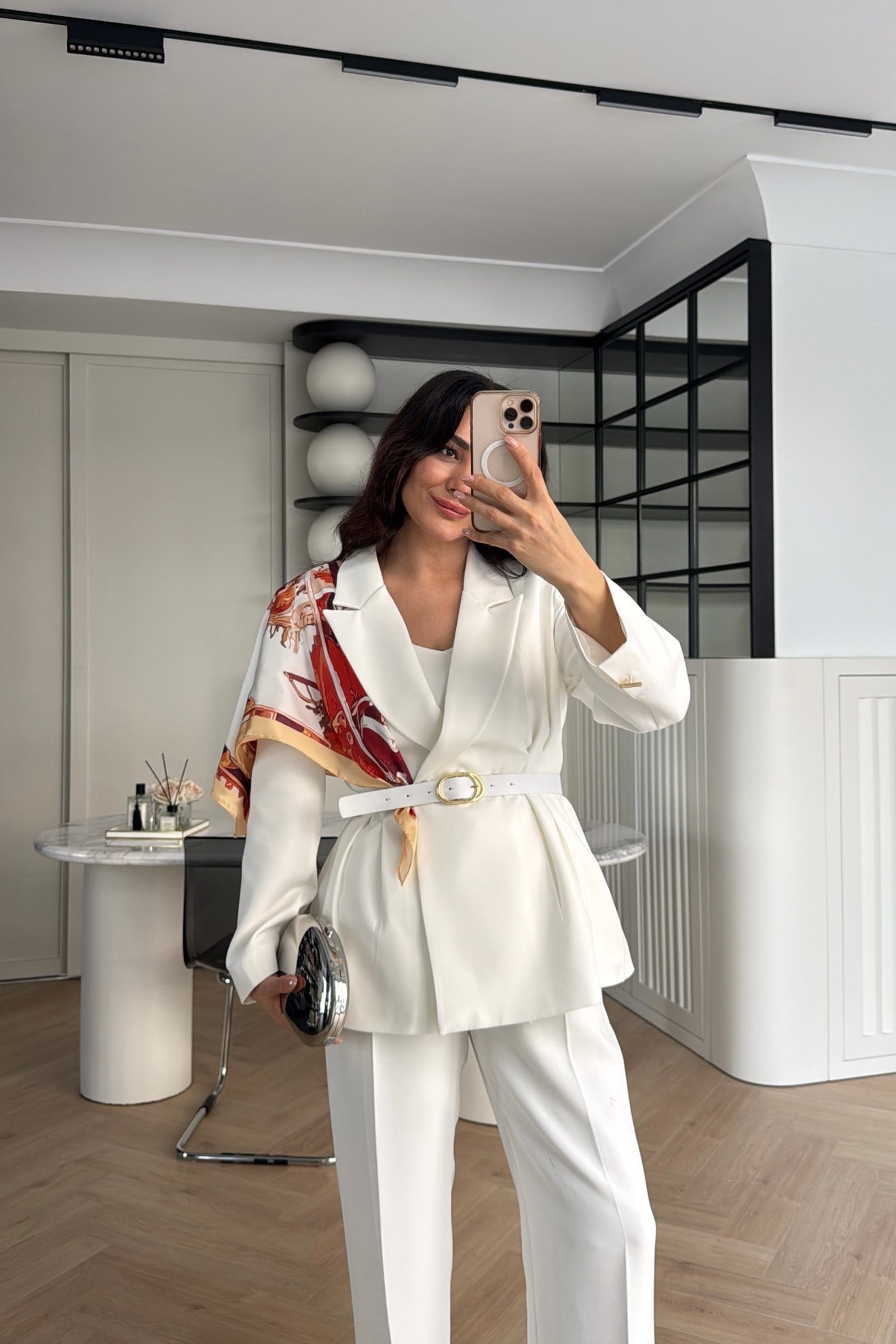 FULAR DETAYLI KEMERLİ BLAZER CEKET BEYAZ 