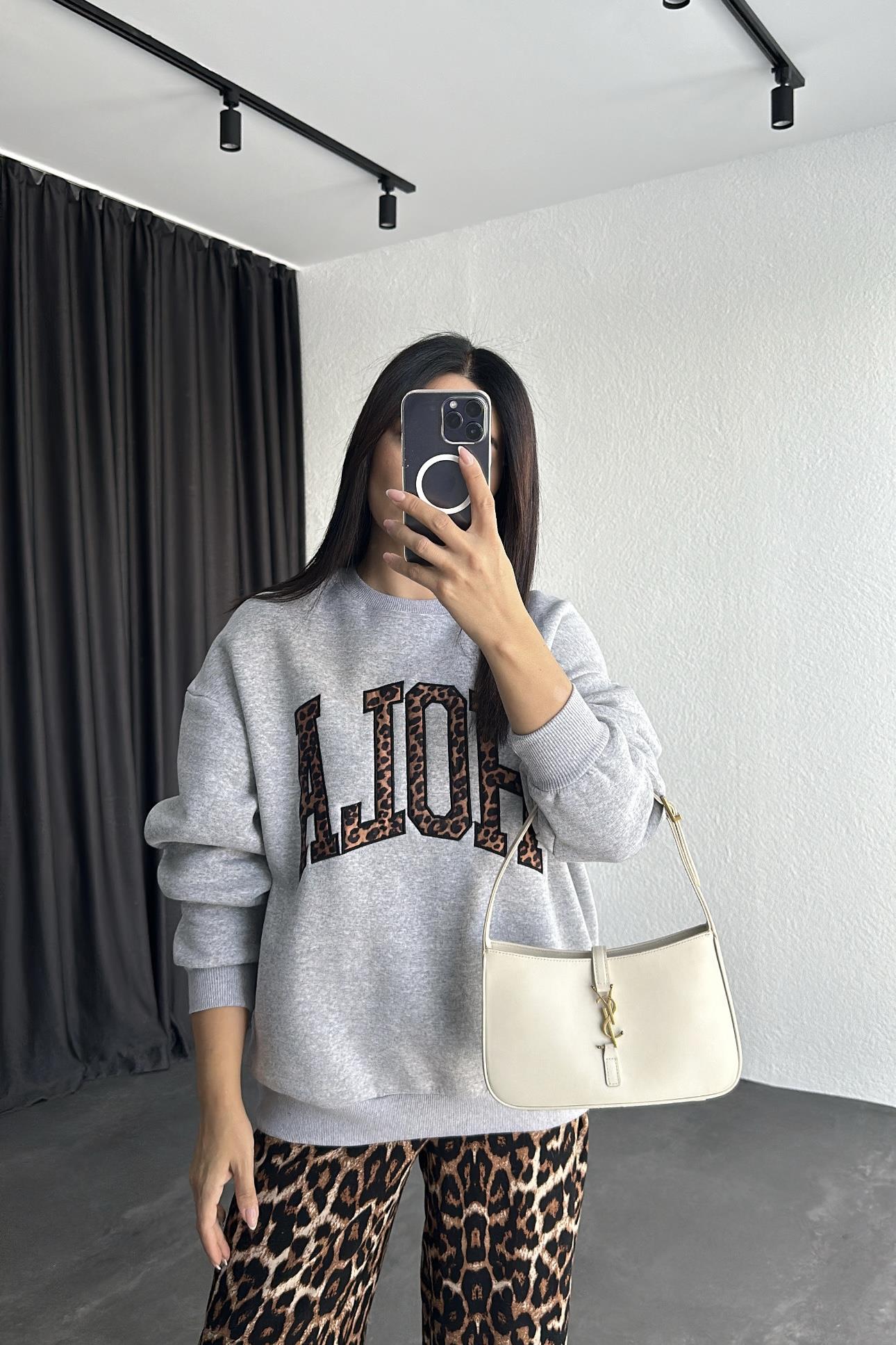 Gri Renk Hola Sloganlı Şardonlu Sweatshırt 