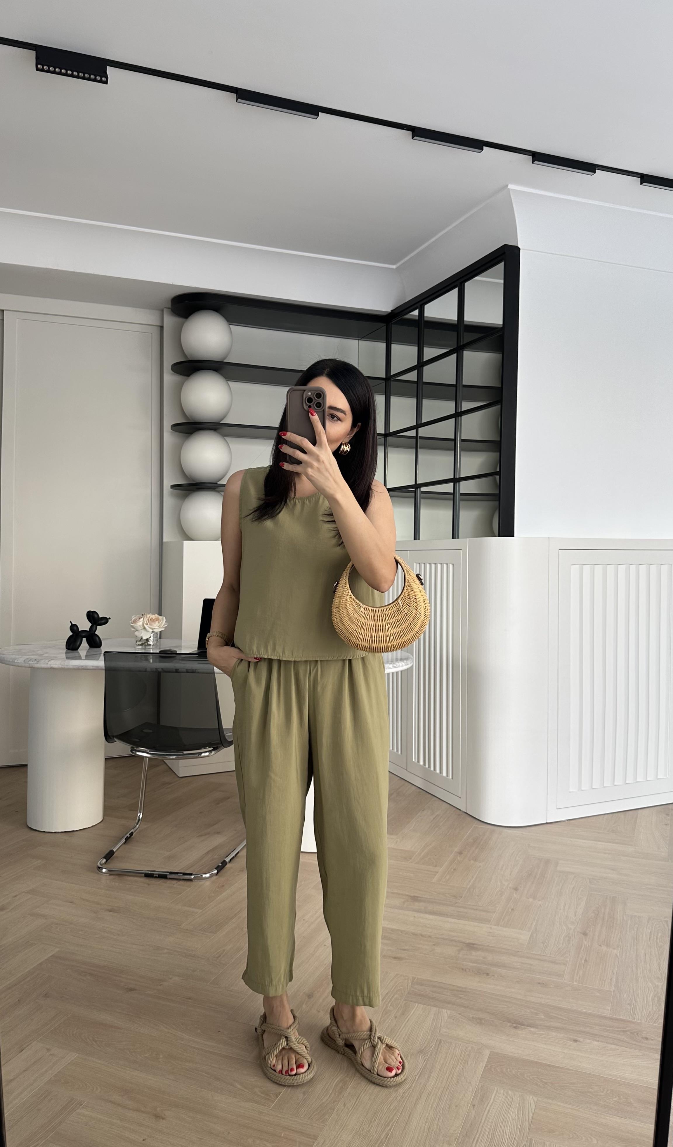 Haki Tensel Kumaş Kolsuz Bluz Pantolon Takım
