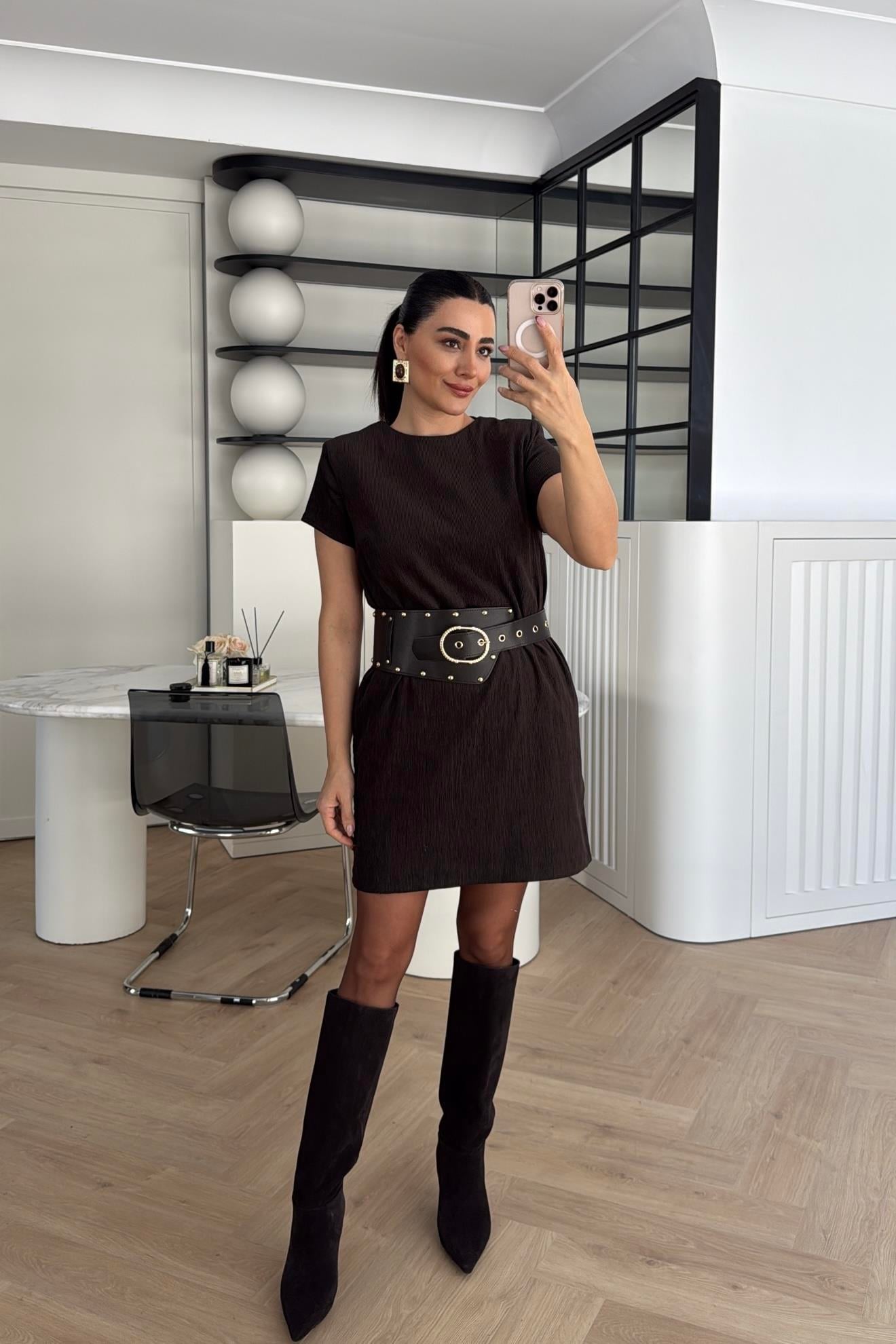 KADİFE CEPLİ KEMERLİ ELBİSE KAHVERENGİ 