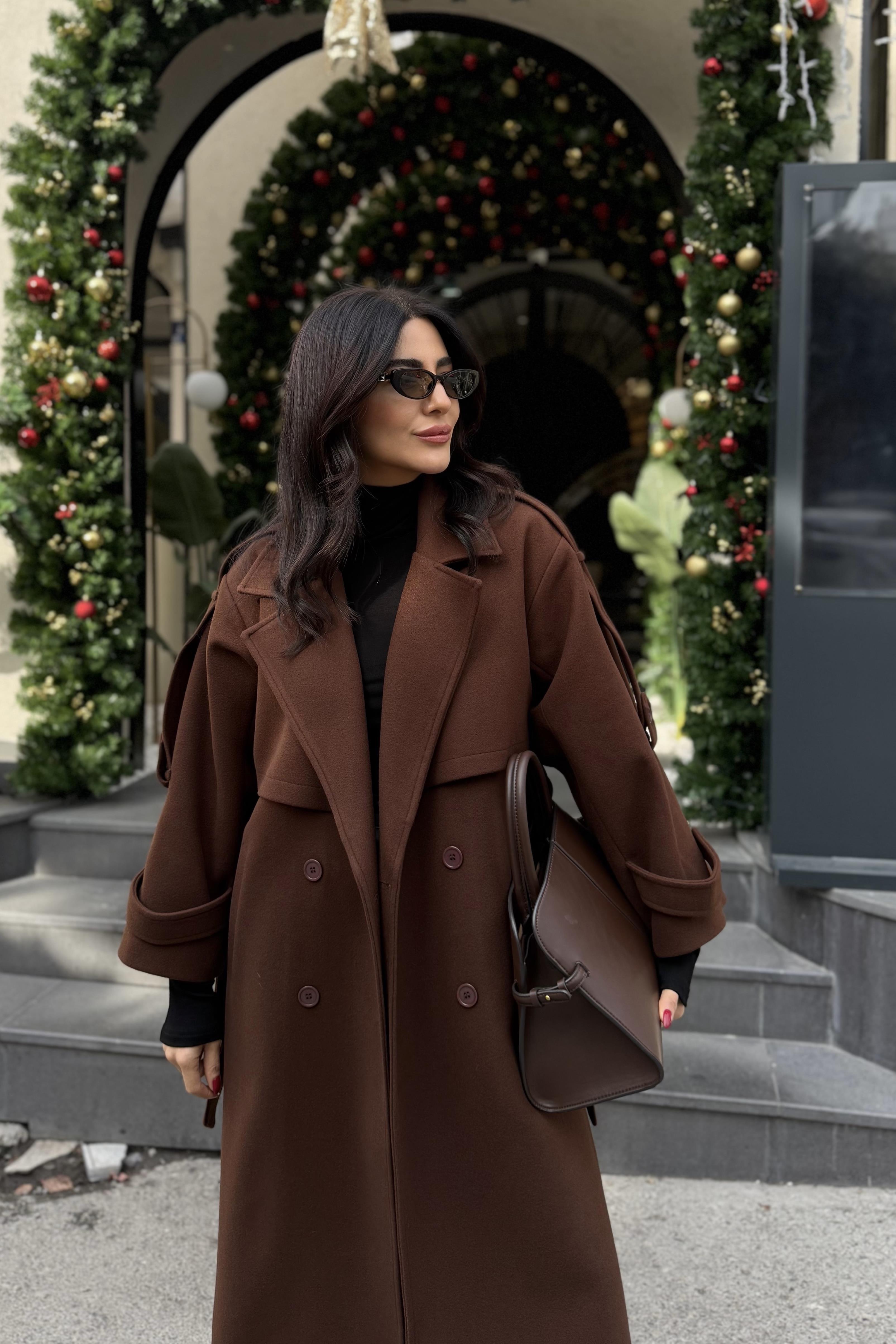 KAHVE ARKASI RÜZGARLIKLI KUŞAKLI PREMIUM UZUN KAŞE KABAN 