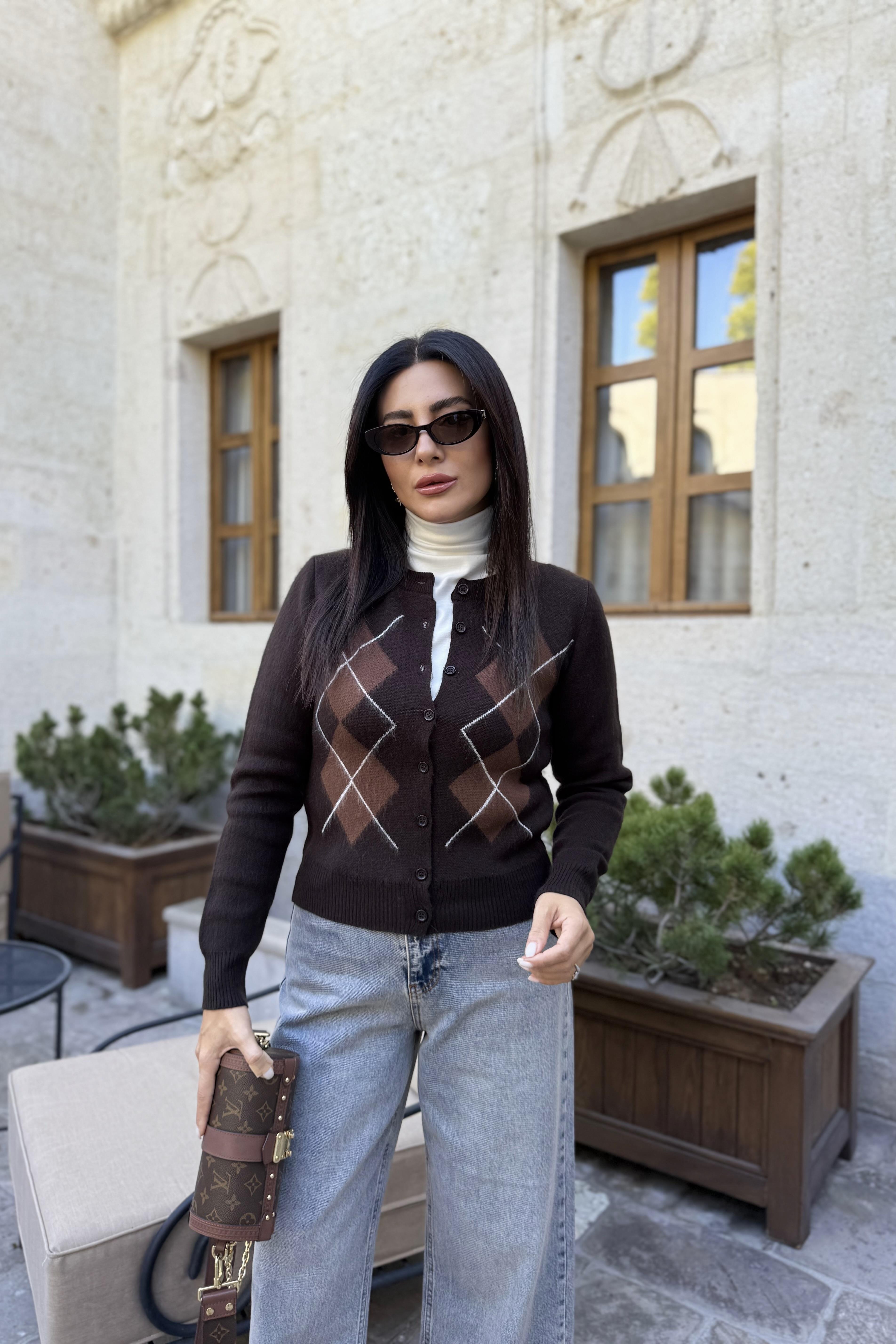 KAHVE BAKLAVA DESENLİ ŞARDONLU HIRKA