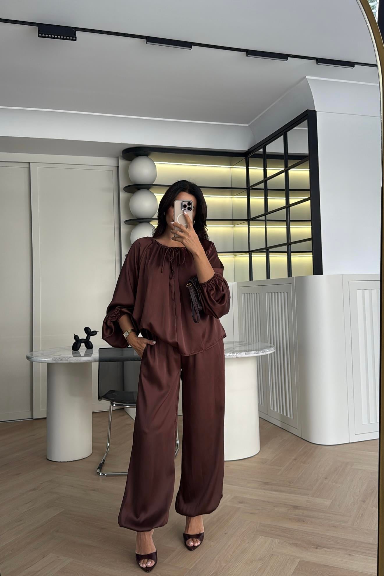 KAHVE SATEN PAÇA DETAYLI PANTOLON TAKIM