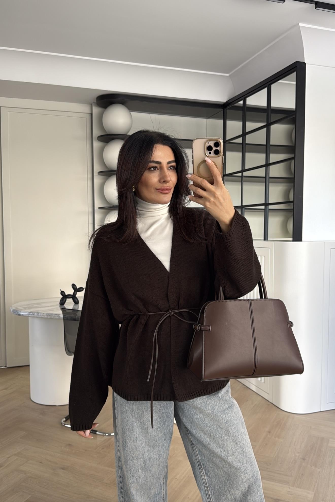 KAHVERENGİ BELDEN BAĞLAMALI TRİKO HIRKA 