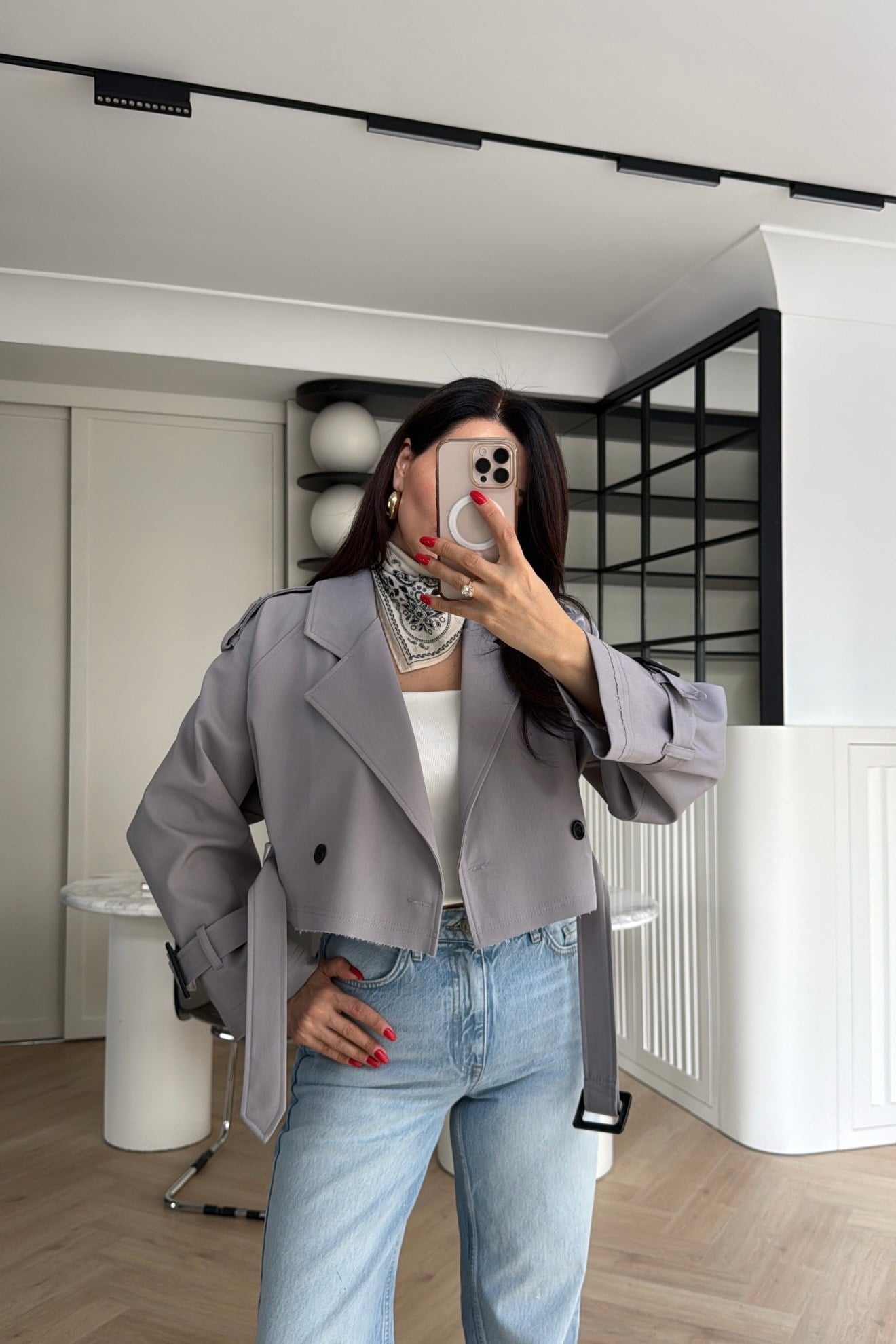 KEMERLİ ASTARLI KISA TRENÇKOT GRİ 