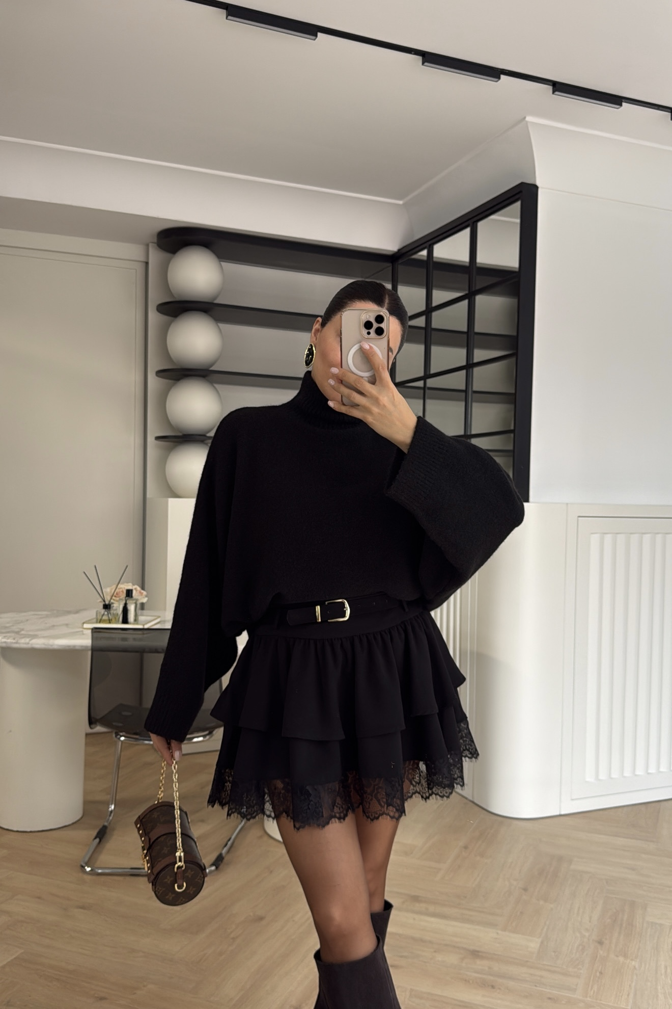 KEMERLİ  UCU DANTELLİ ETEK SİYAH