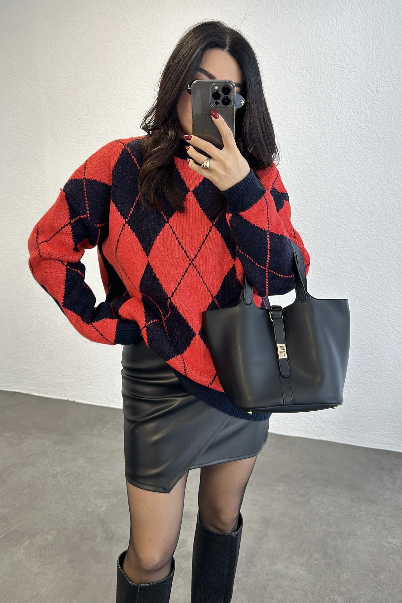 Kırmızı Baklava Desenli Triko Kazak