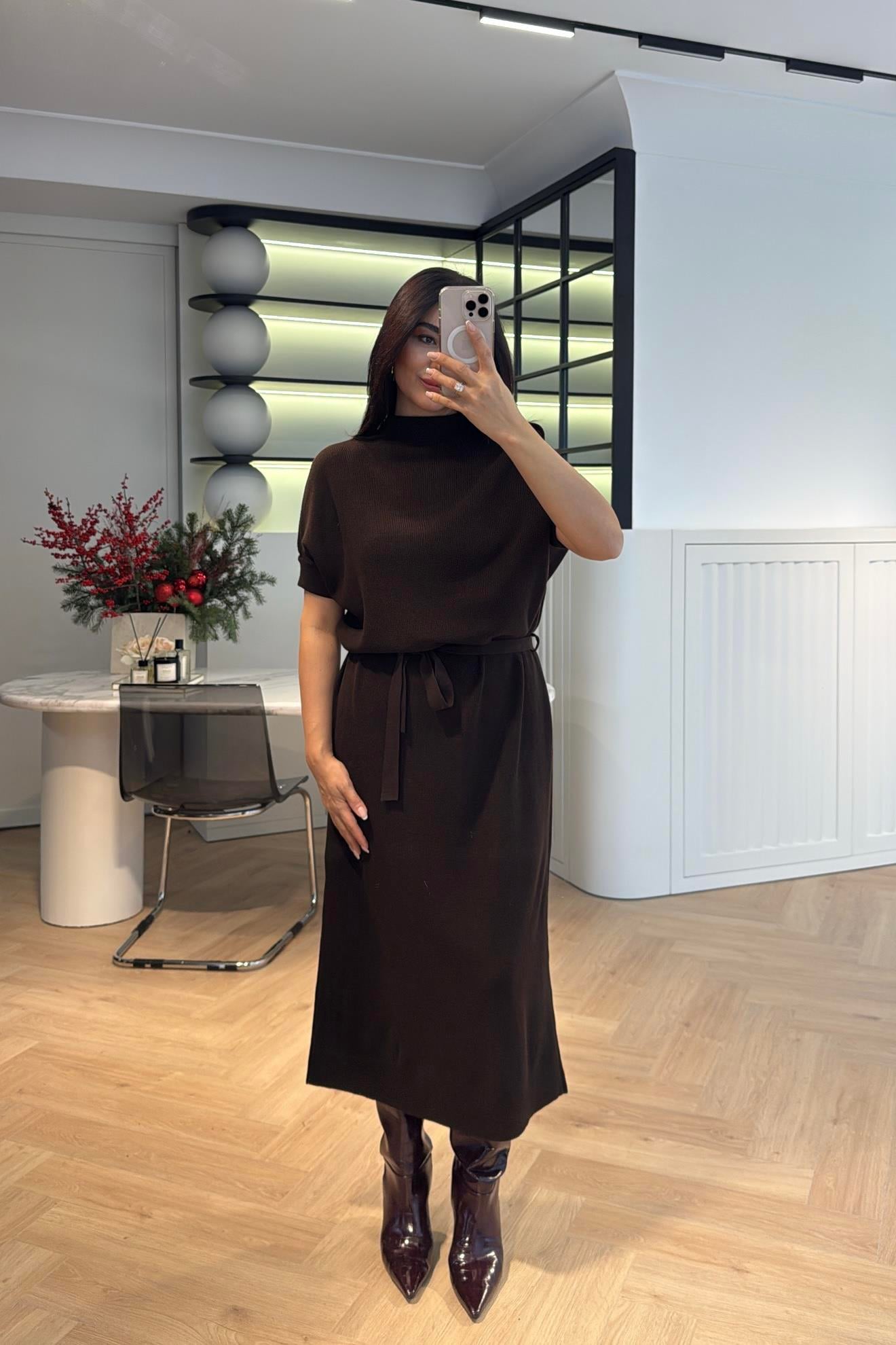KUŞAKLI TRİKO ELBİSE KAHVE