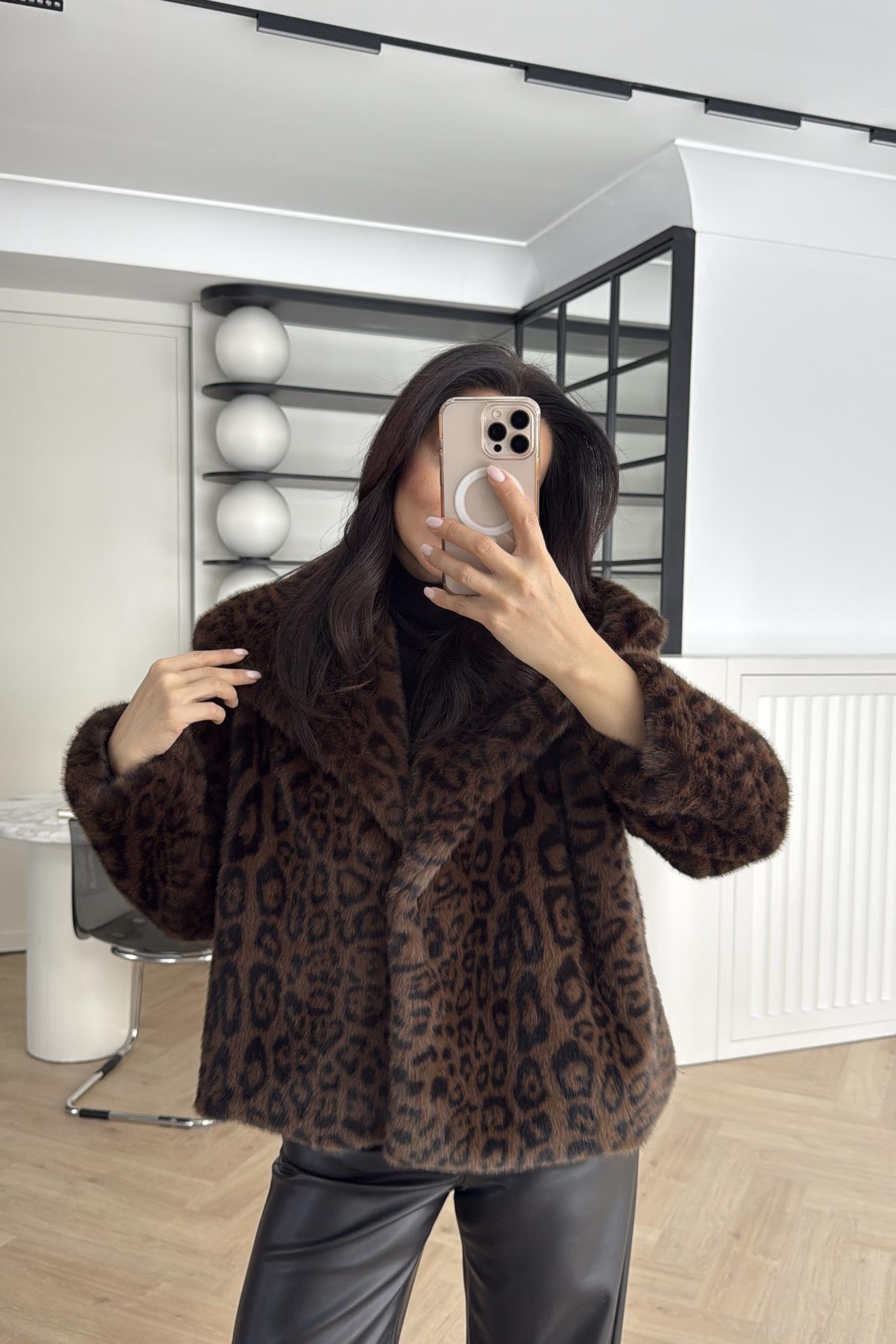 LEOPAR DESENLİ GENİŞ YAKA KÜRK 