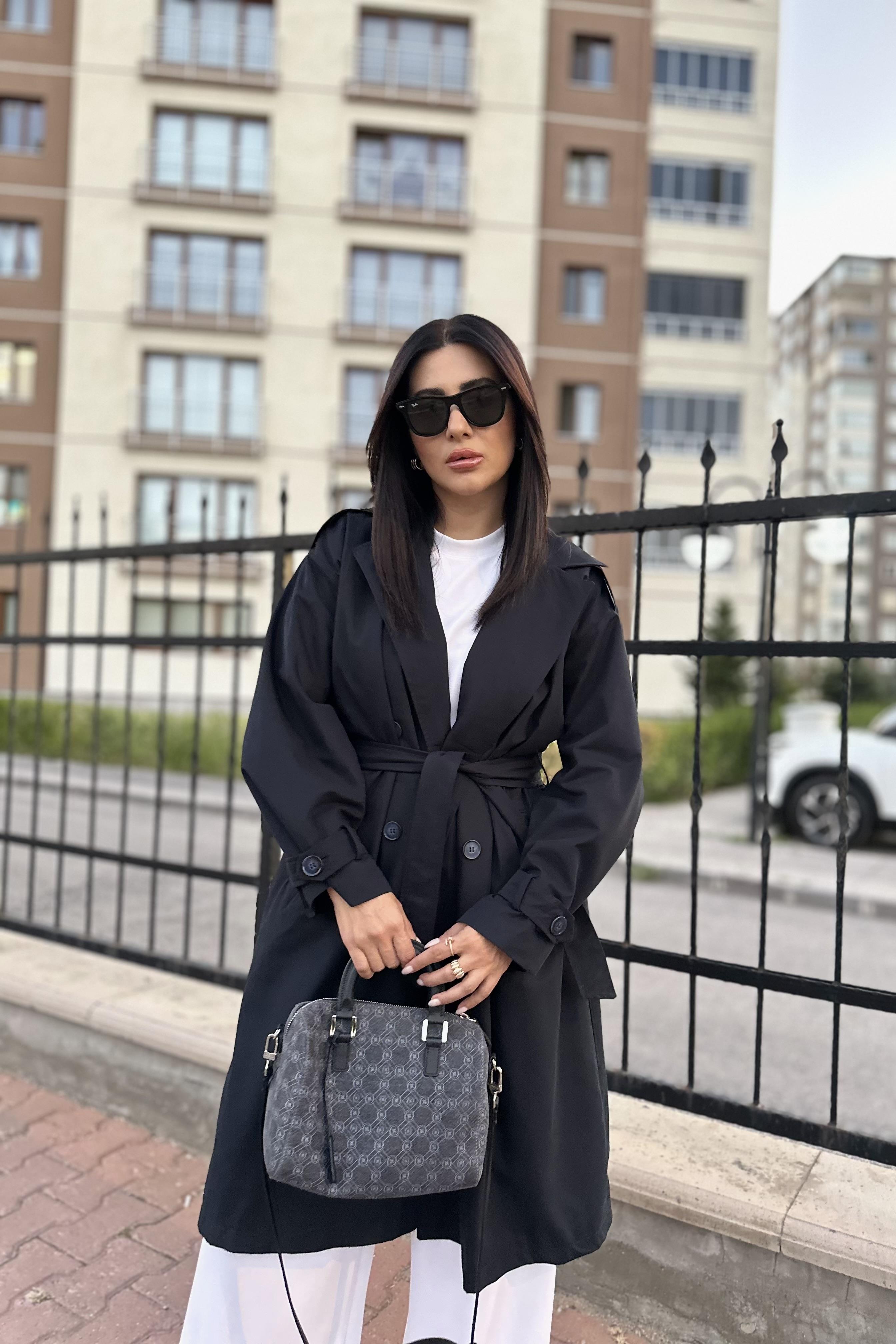 Marka Etiketli Astarlı Lacivert Renk Pamuk İçerikli Paraşüt Kumaş Trençkot 