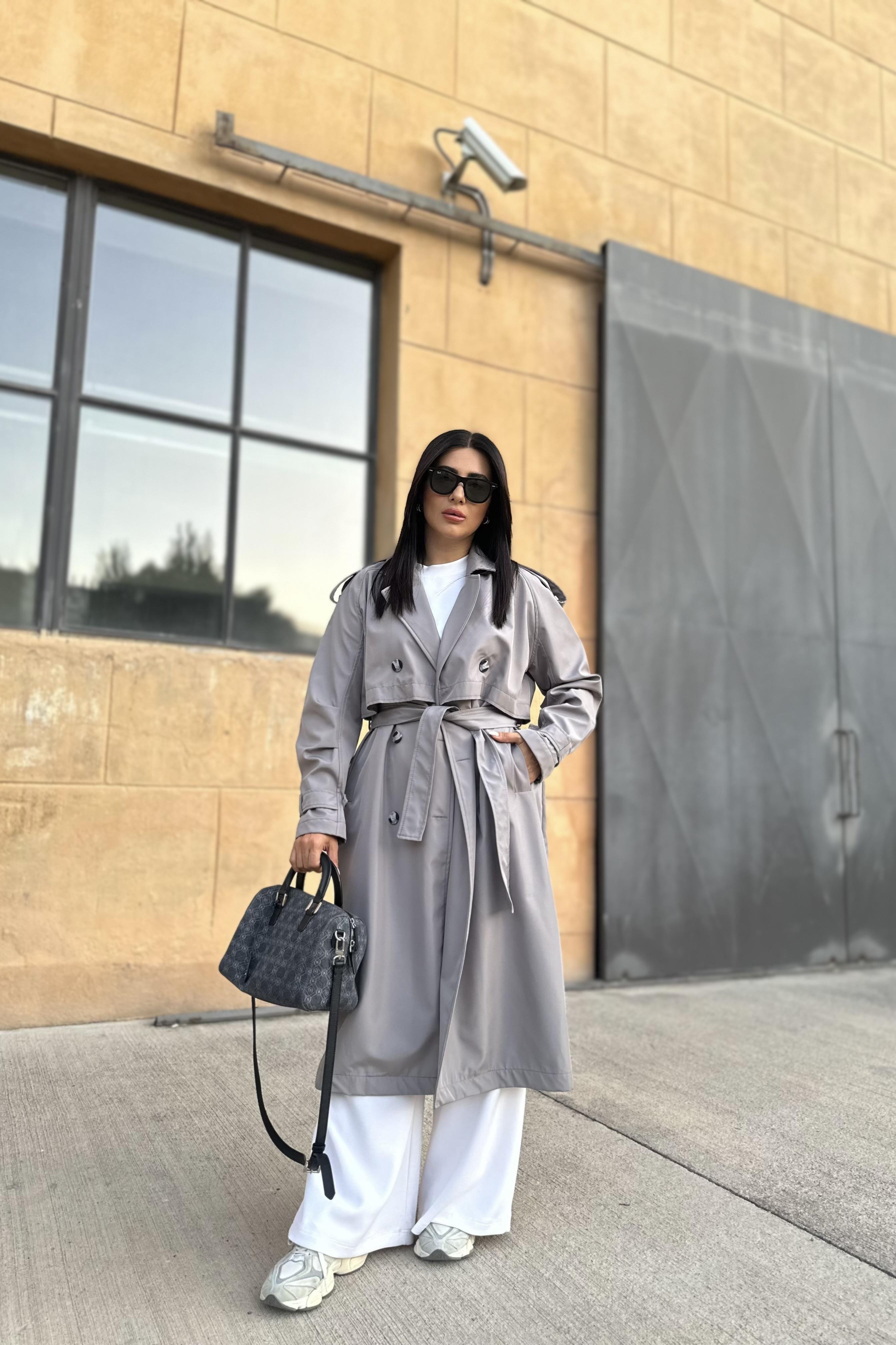 Marka Etiketli Teknik Kumaş Gri Renk Trençkot 