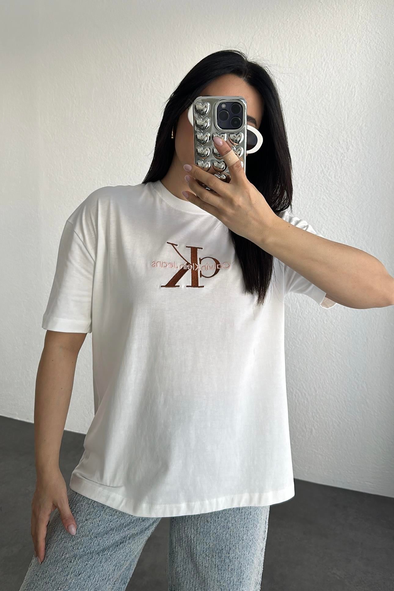 Marka Logo Nakışlı Beyaz Tişört