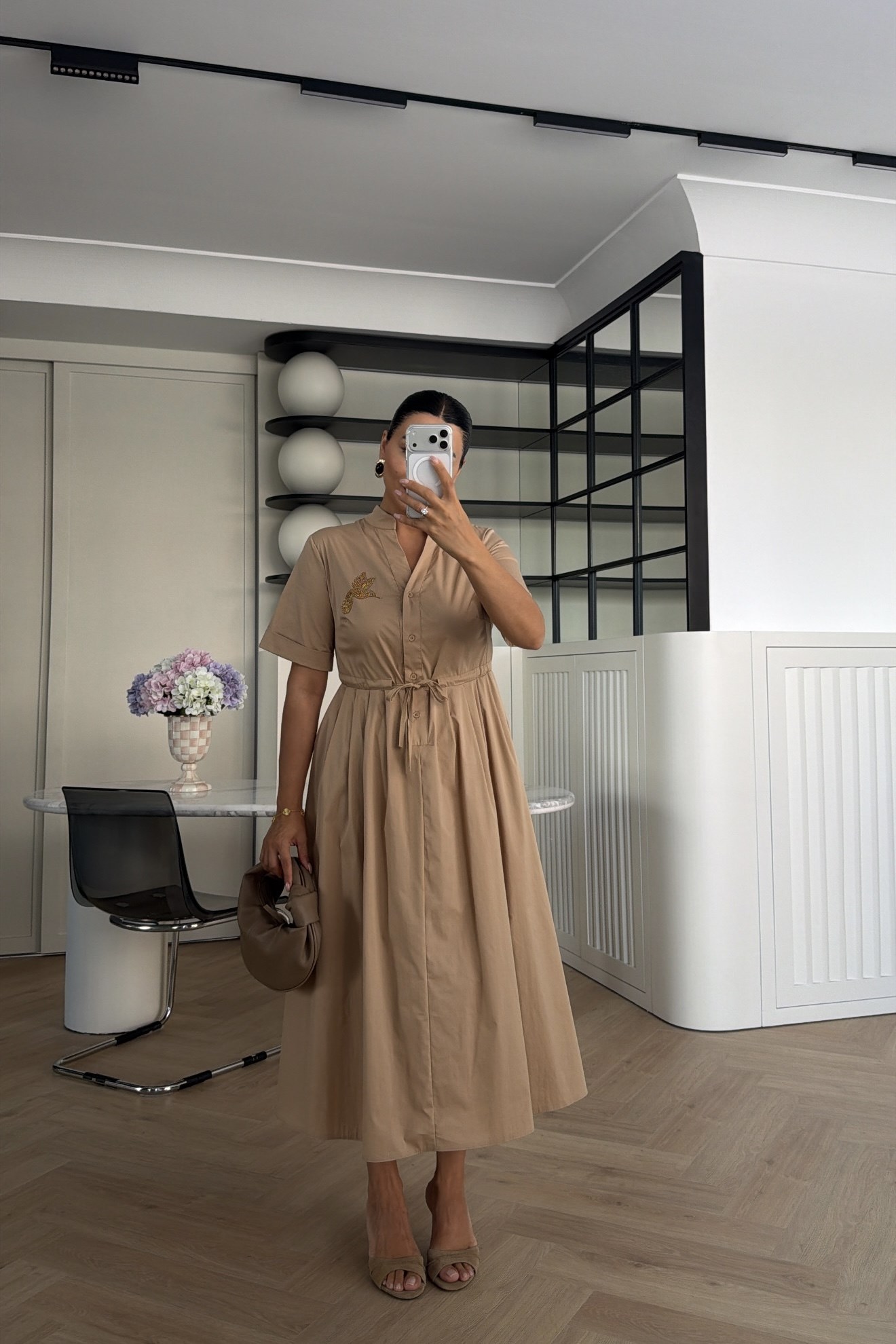 MARKA MODEL BELDEN BÜZGÜLÜ ELBİSE CAMEL 