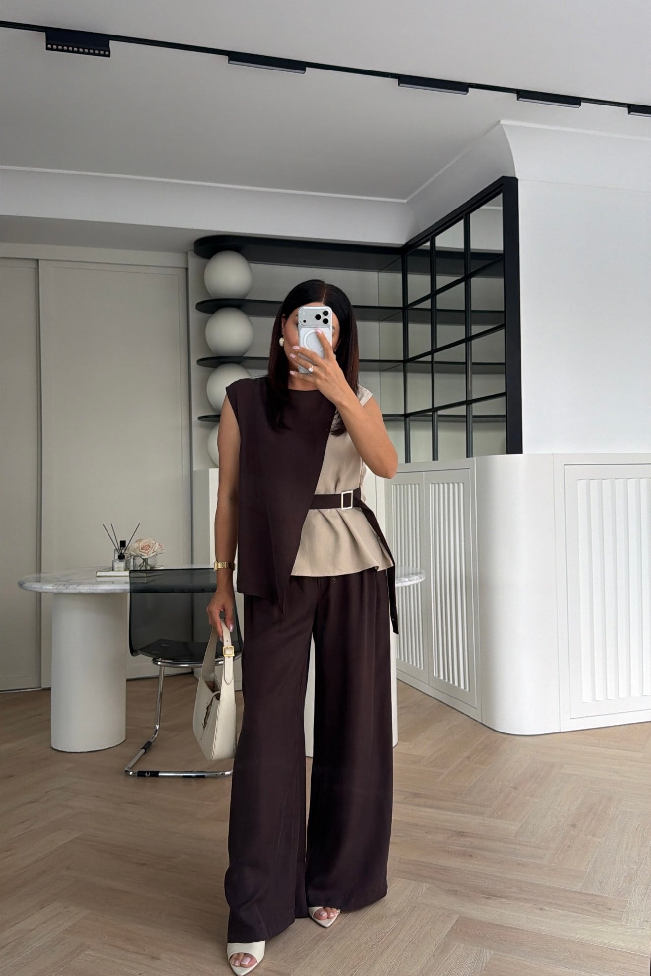 MARKA MODEL GARNİLİ KEMER DETAYLI TENSEL TAKIM KAHVE 