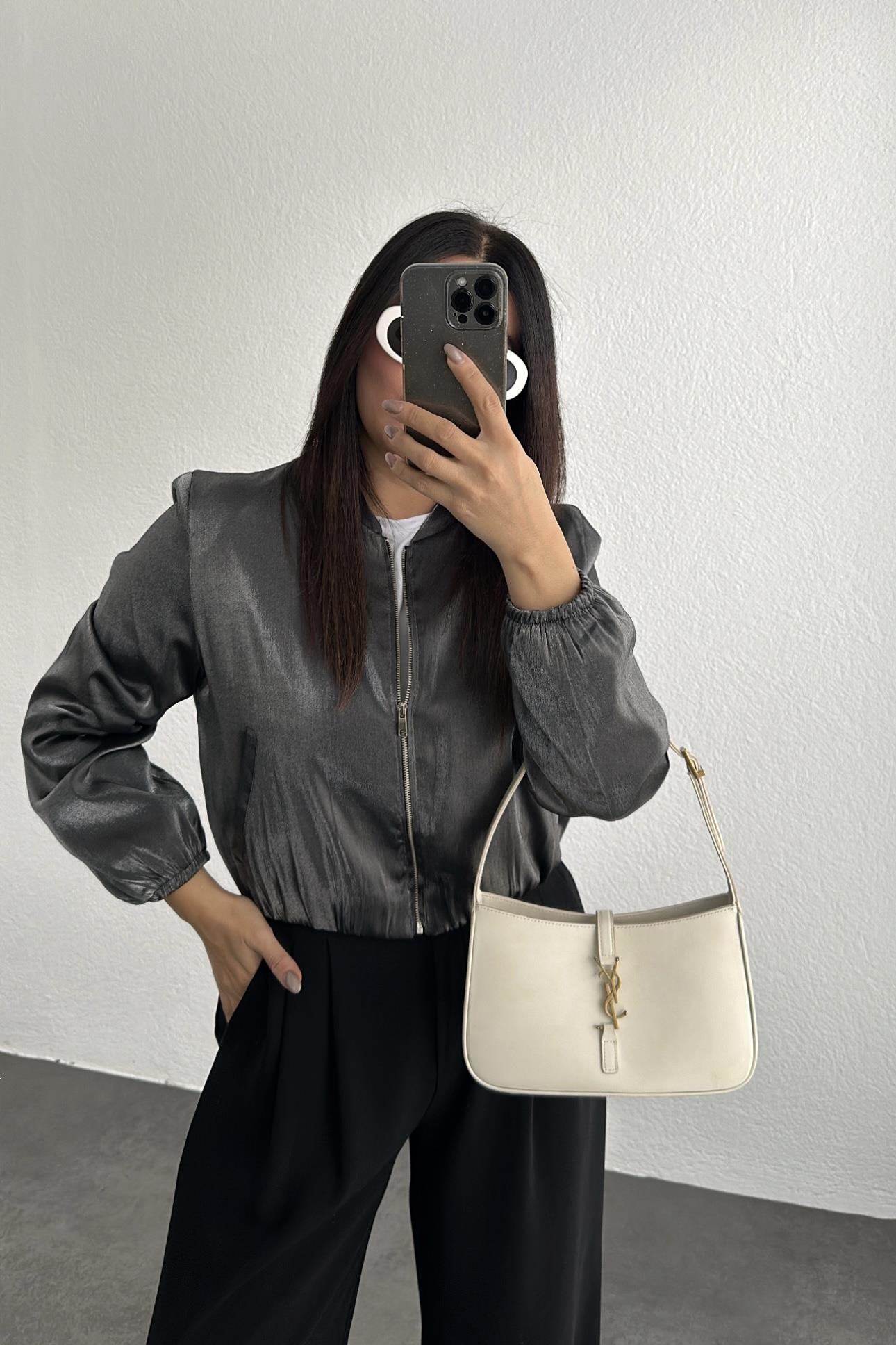 Marka Model Metalik Yansımalı Astarlı Bomber Ceket