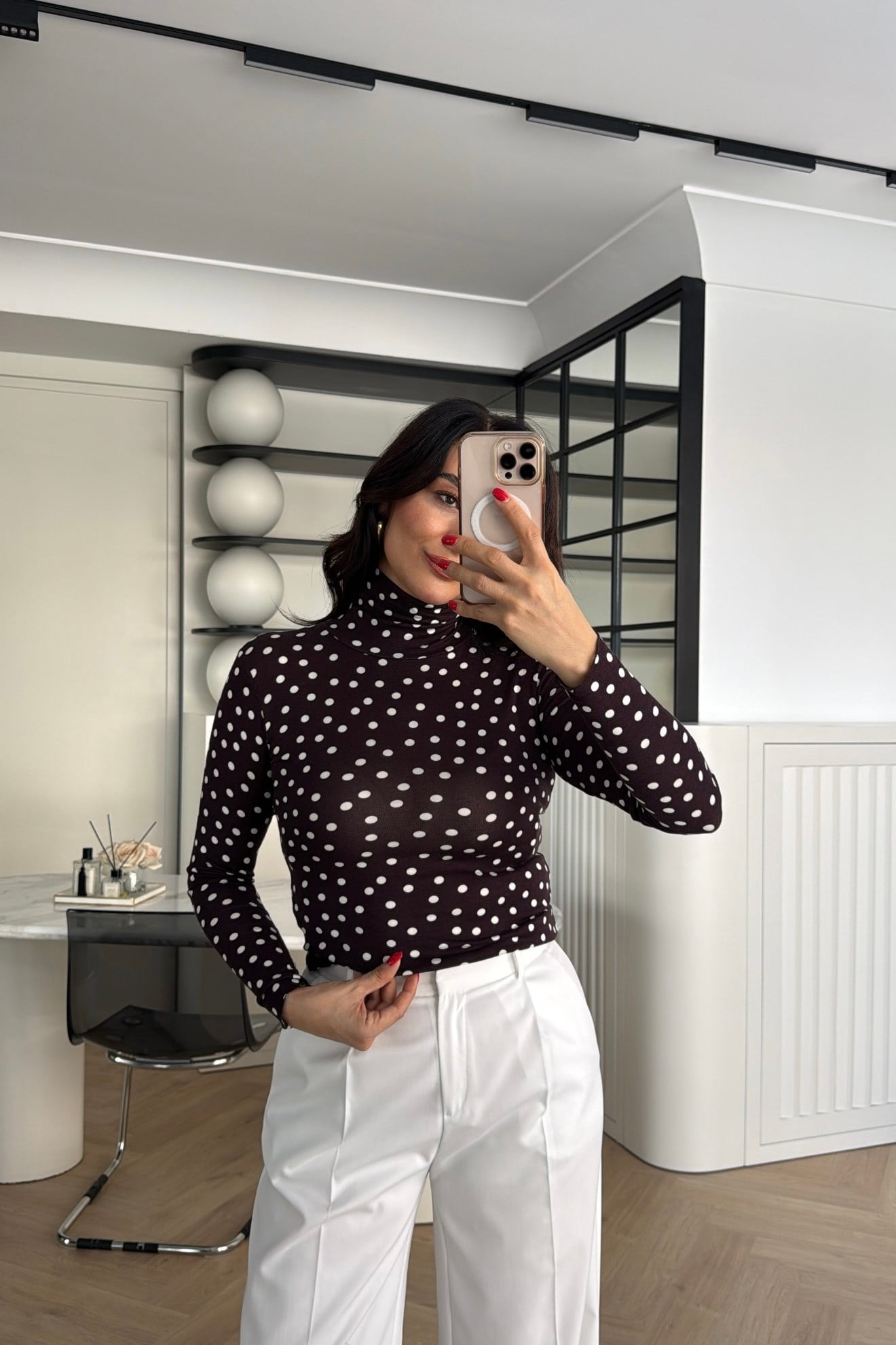 PUANTİYELİ MEVSİMLİK BOĞAZLI BLUZ KAHVE