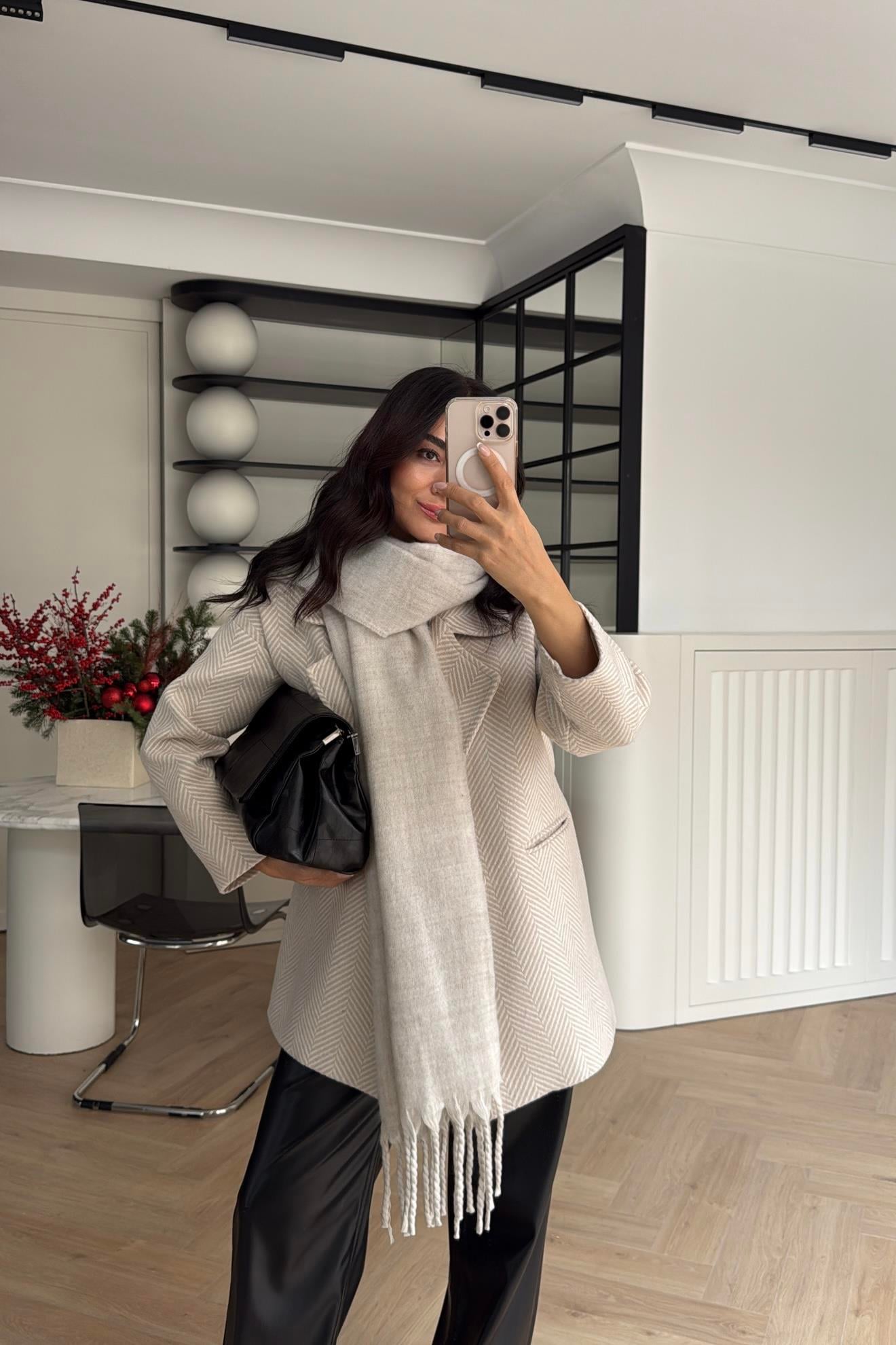 ŞARDONLU PÜSKÜLLÜ UZUN ŞAL TAŞ