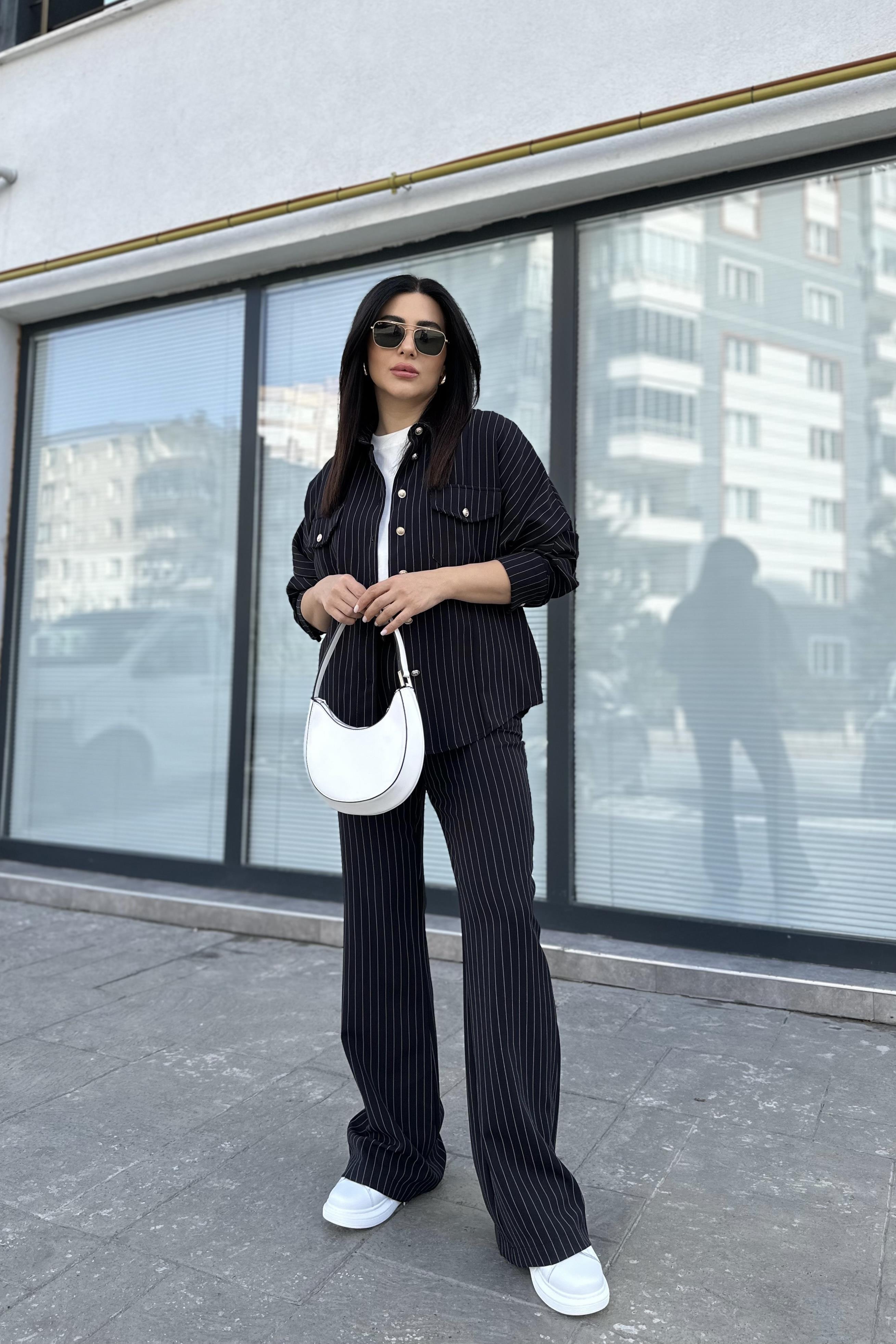 Siyah Çizgili Gold Düğmeli Pantolon Gömlek Takım