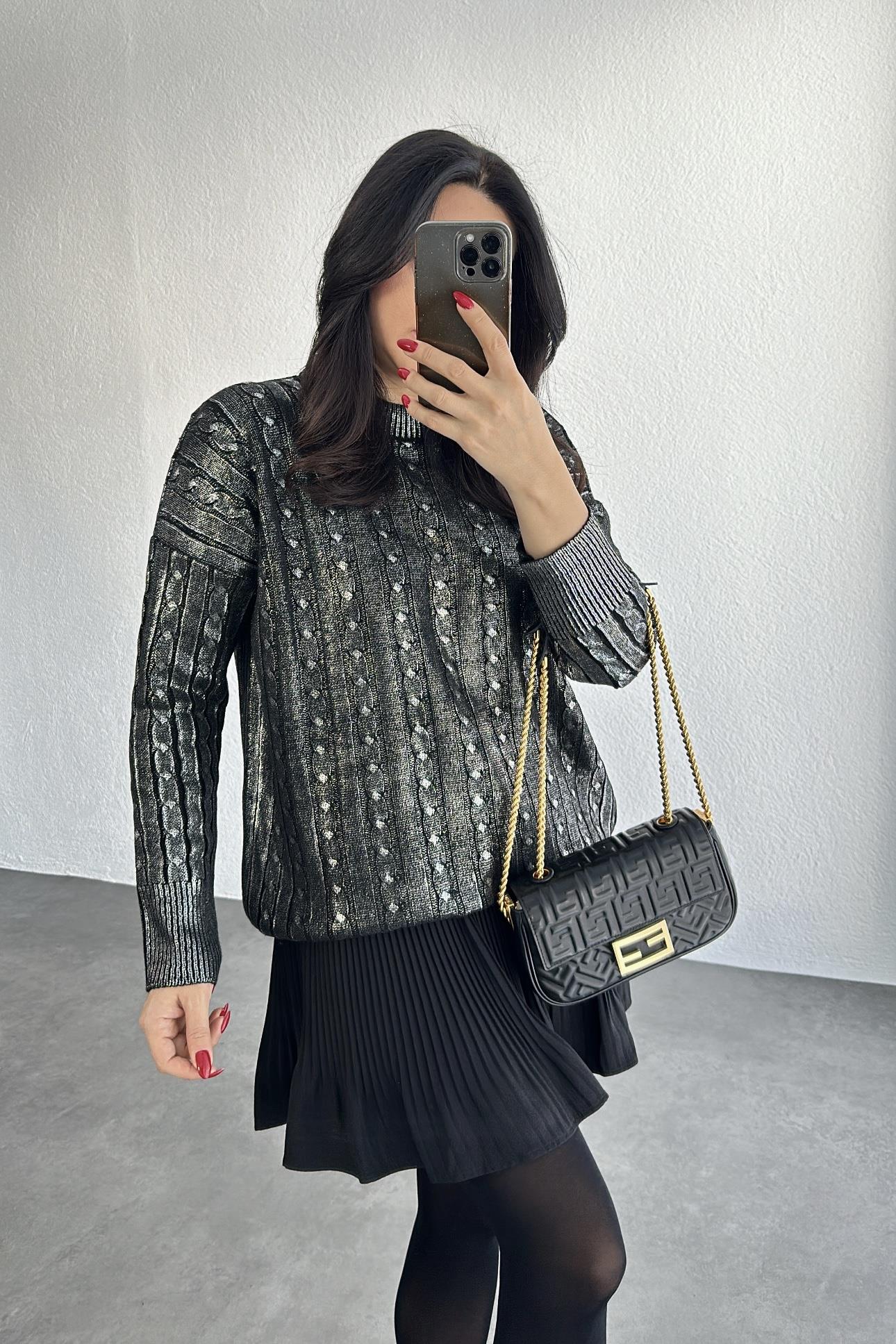 Siyah Gümüş Varak Detaylı Kazak