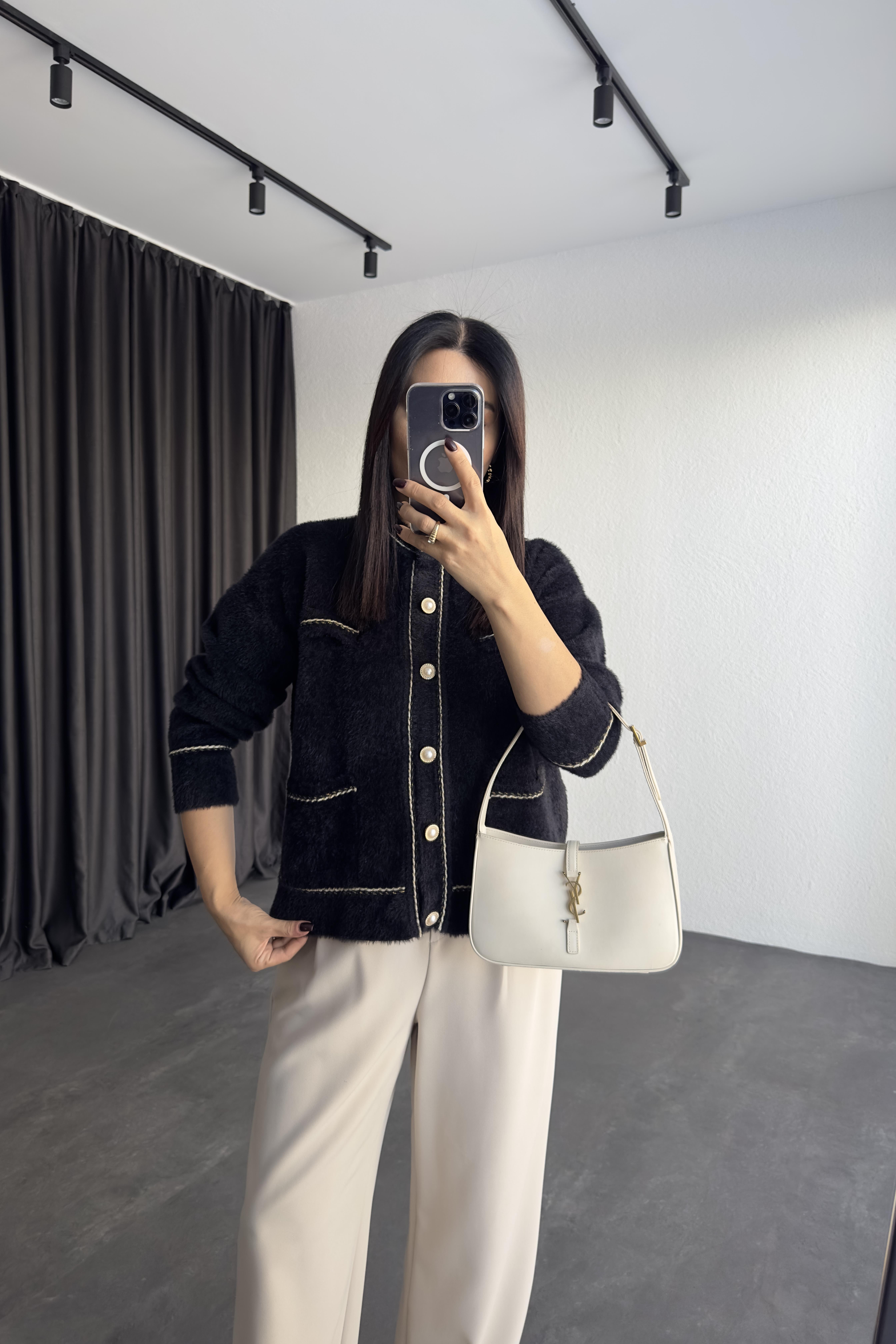 Siyah İnci Düğmeli Özel Sakallı Dokulu Hırka